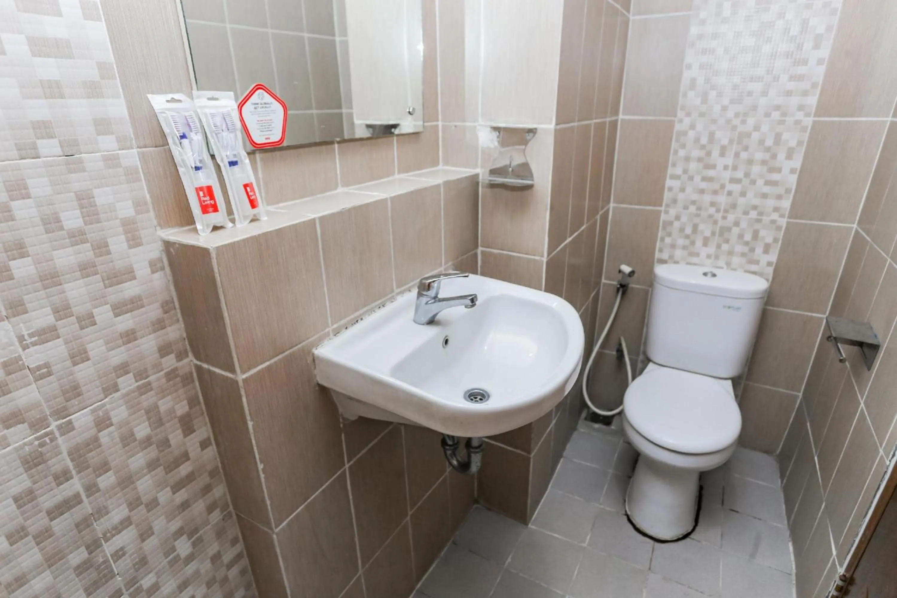 Bathroom in Collection O Cikarang Near President University Formerly Enviro