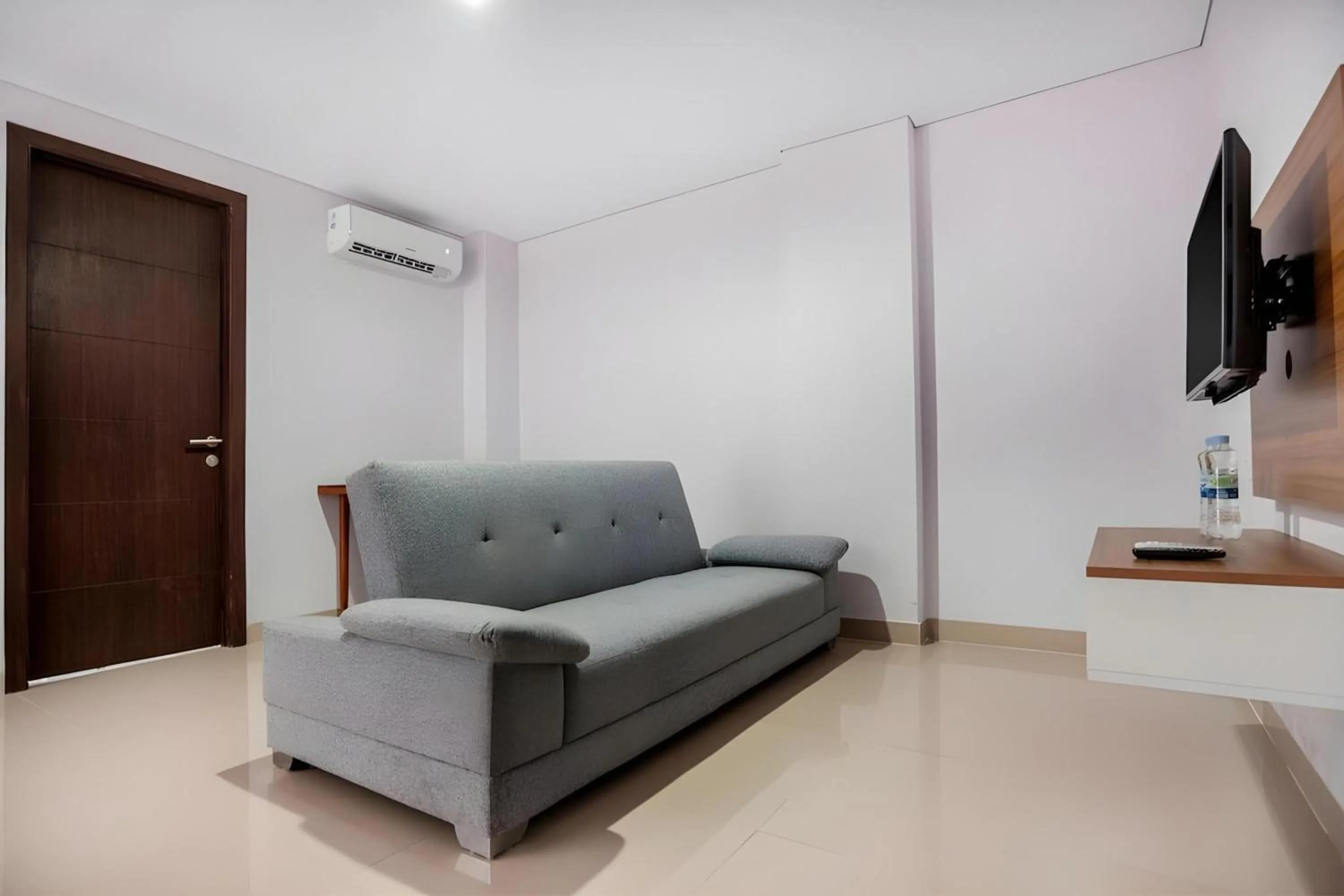 Seating area in Collection O Cikarang Near President University Formerly Enviro