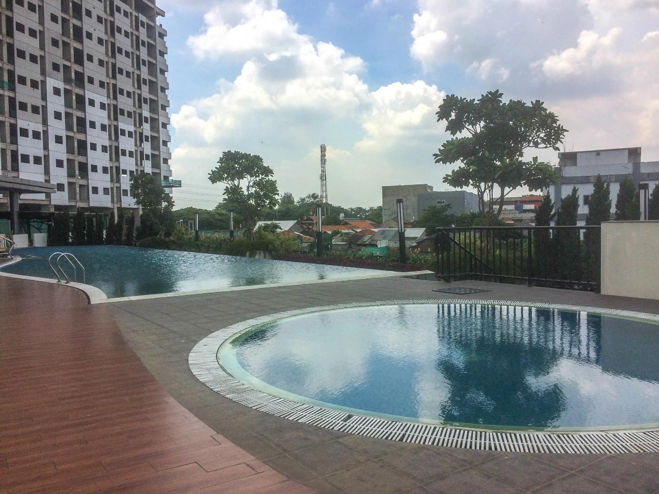 Property building in Bright and Stylish 1BR The Oasis Apartment Cikarang By Travelio