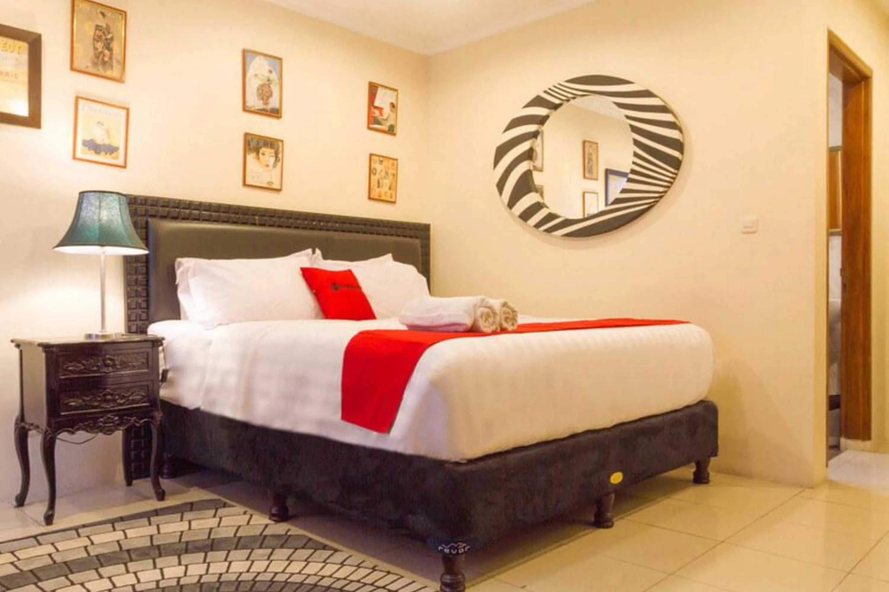 Bedroom, Bed in RedDoorz near Gasibu Bandung