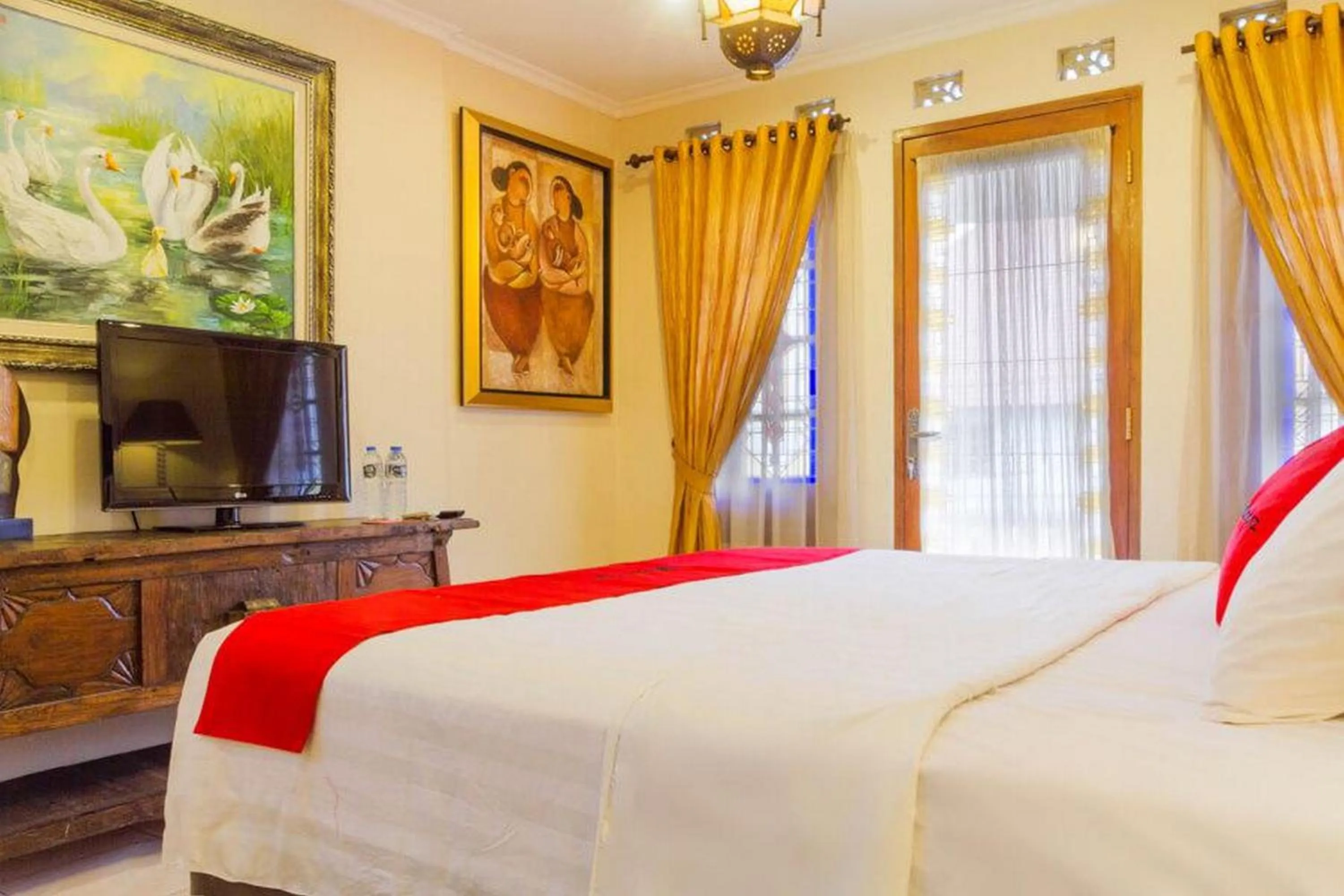 Bedroom, Bed in RedDoorz near Gasibu Bandung