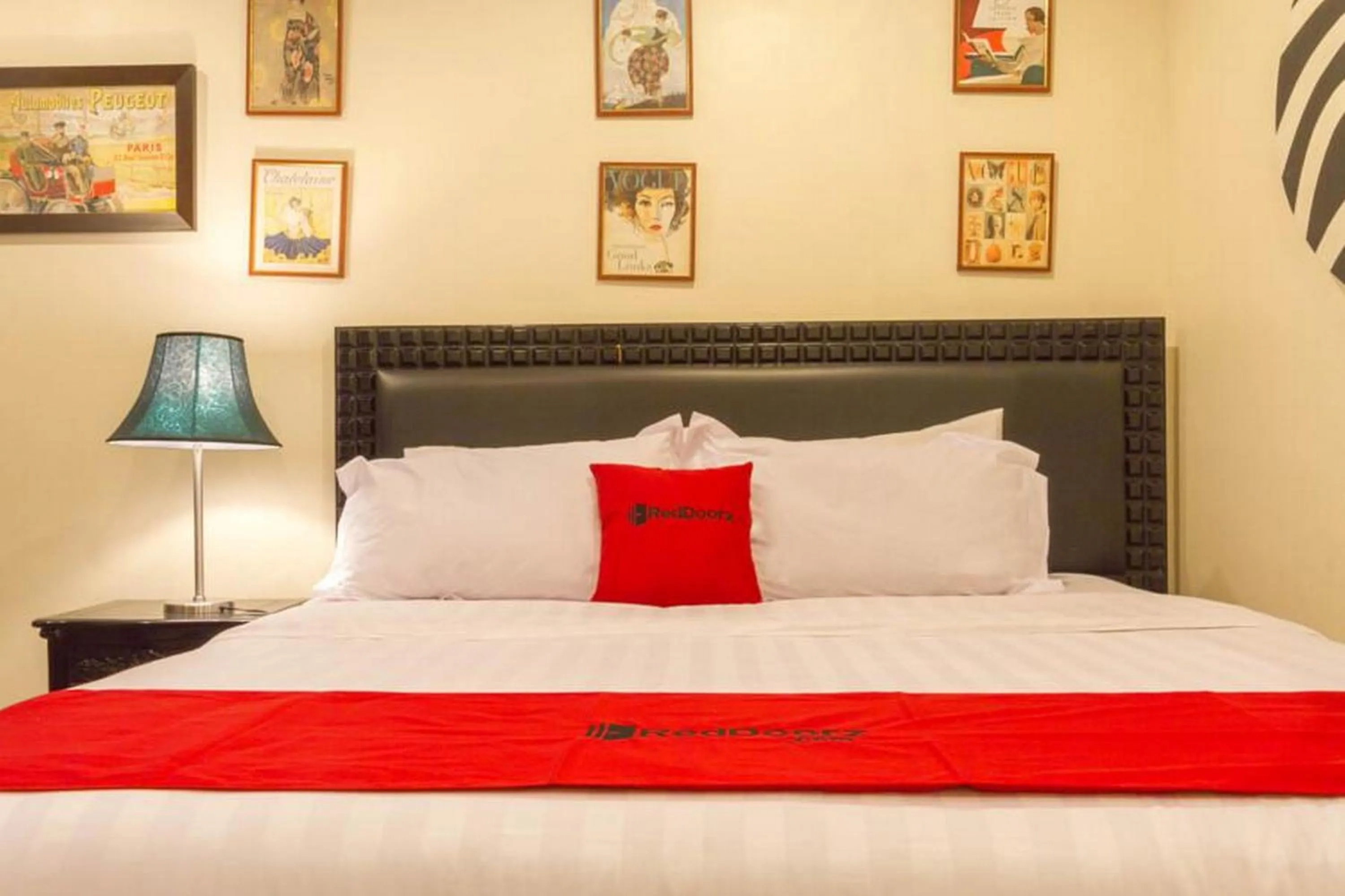 Bedroom, Bed in RedDoorz near Gasibu Bandung