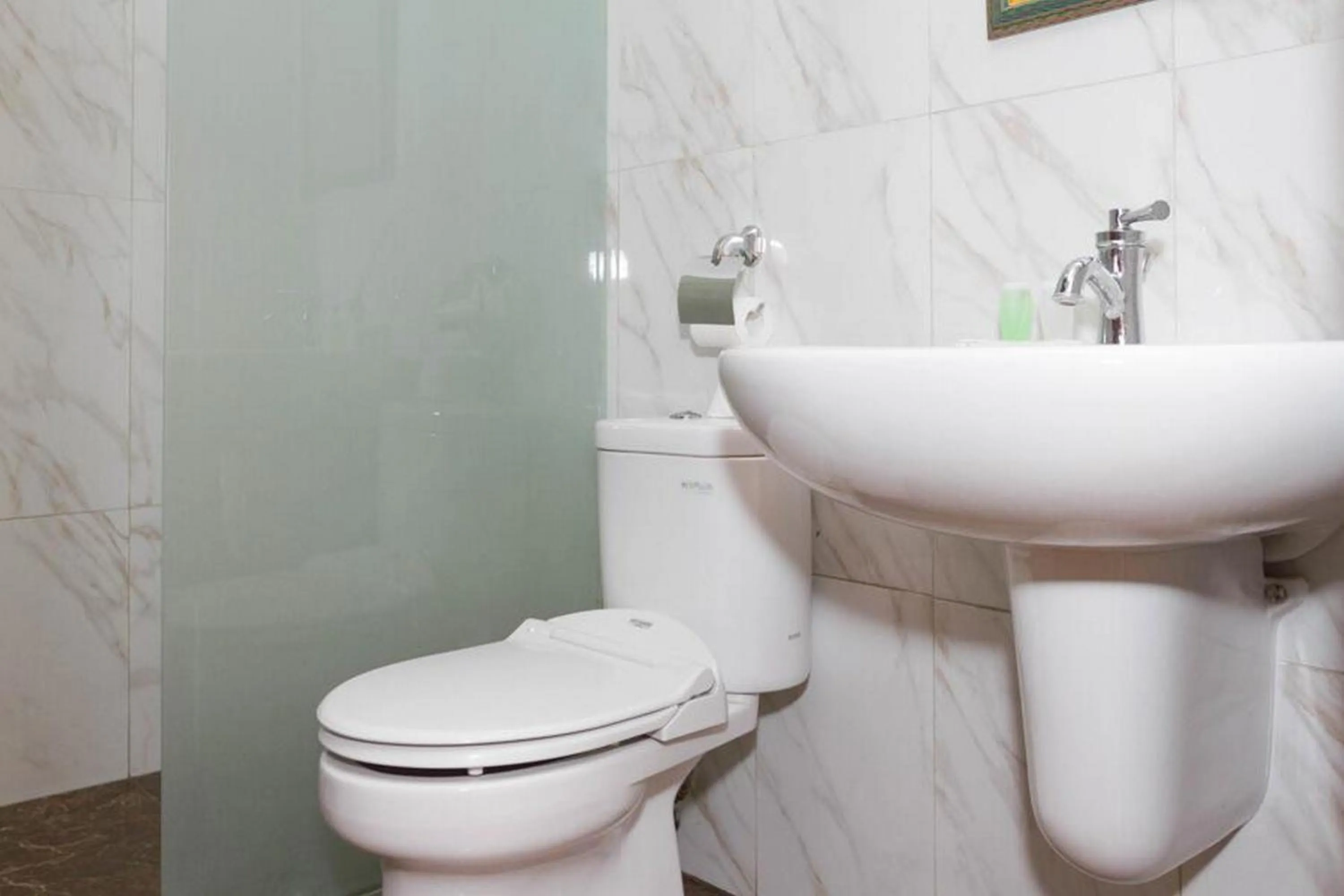 Bathroom in RedDoorz near Gasibu Bandung