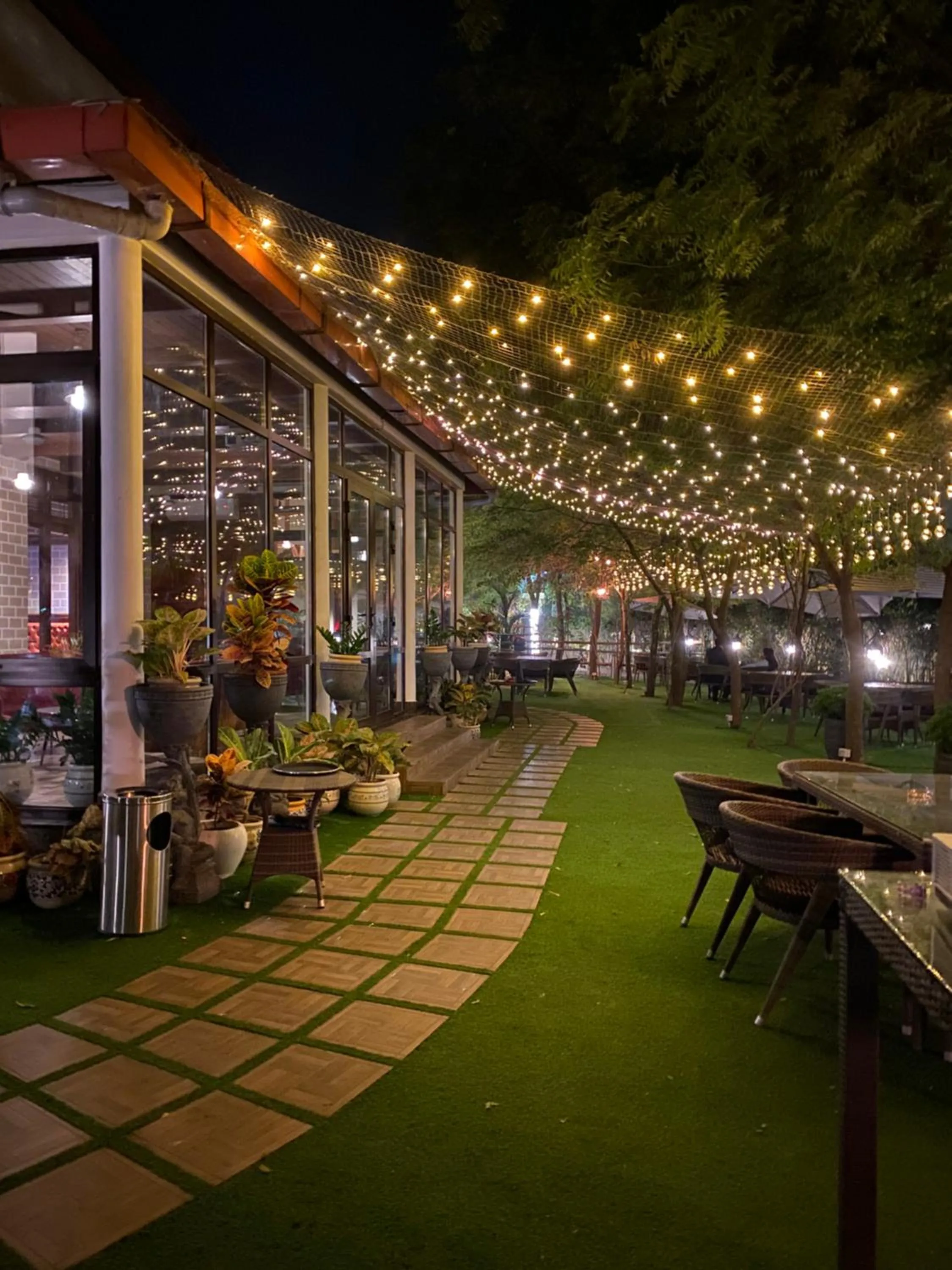 Lounge or bar in The Greenwood Resort, Guwahati