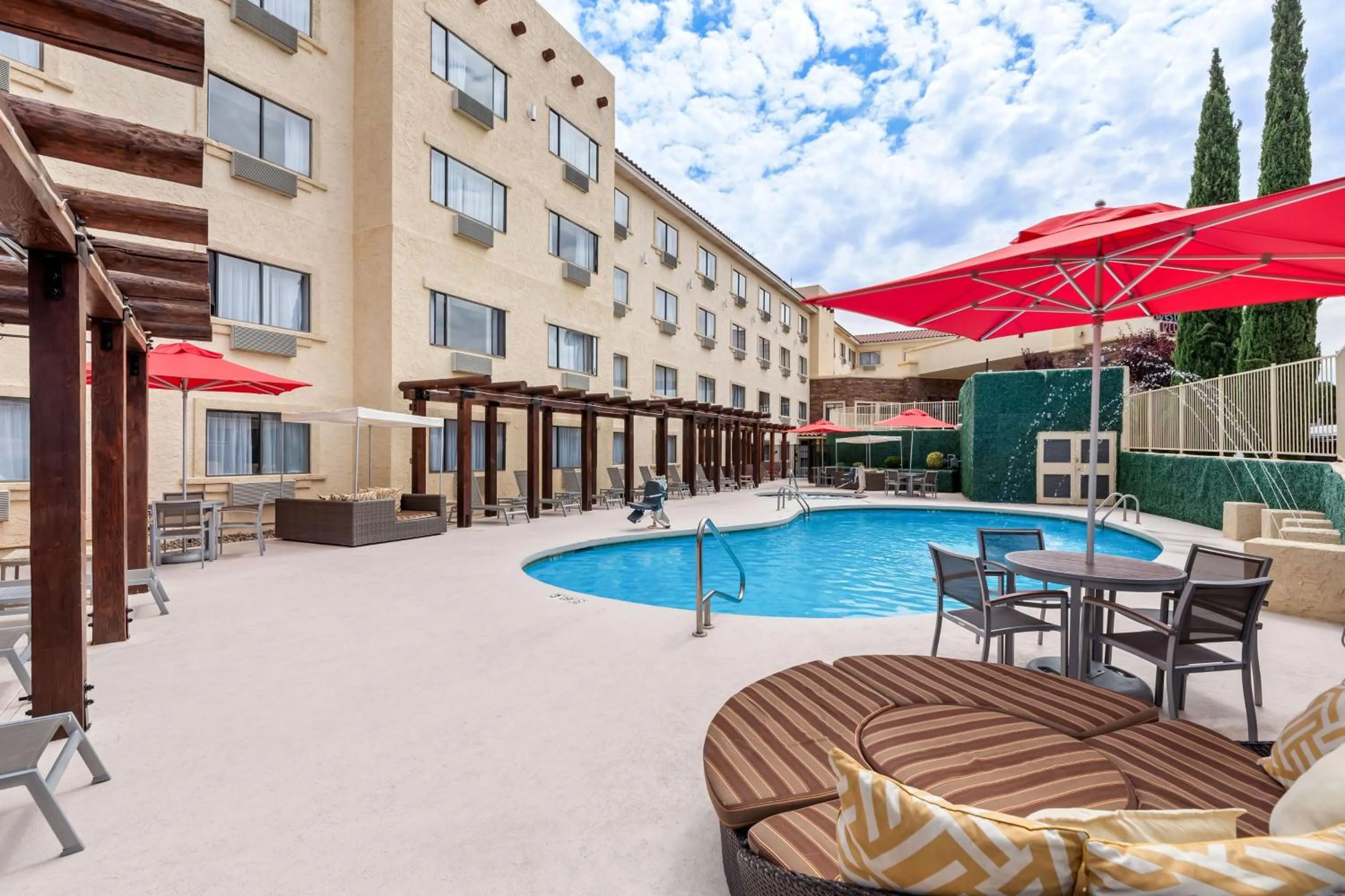 Pool view in Best Western Plus At Lake Powell