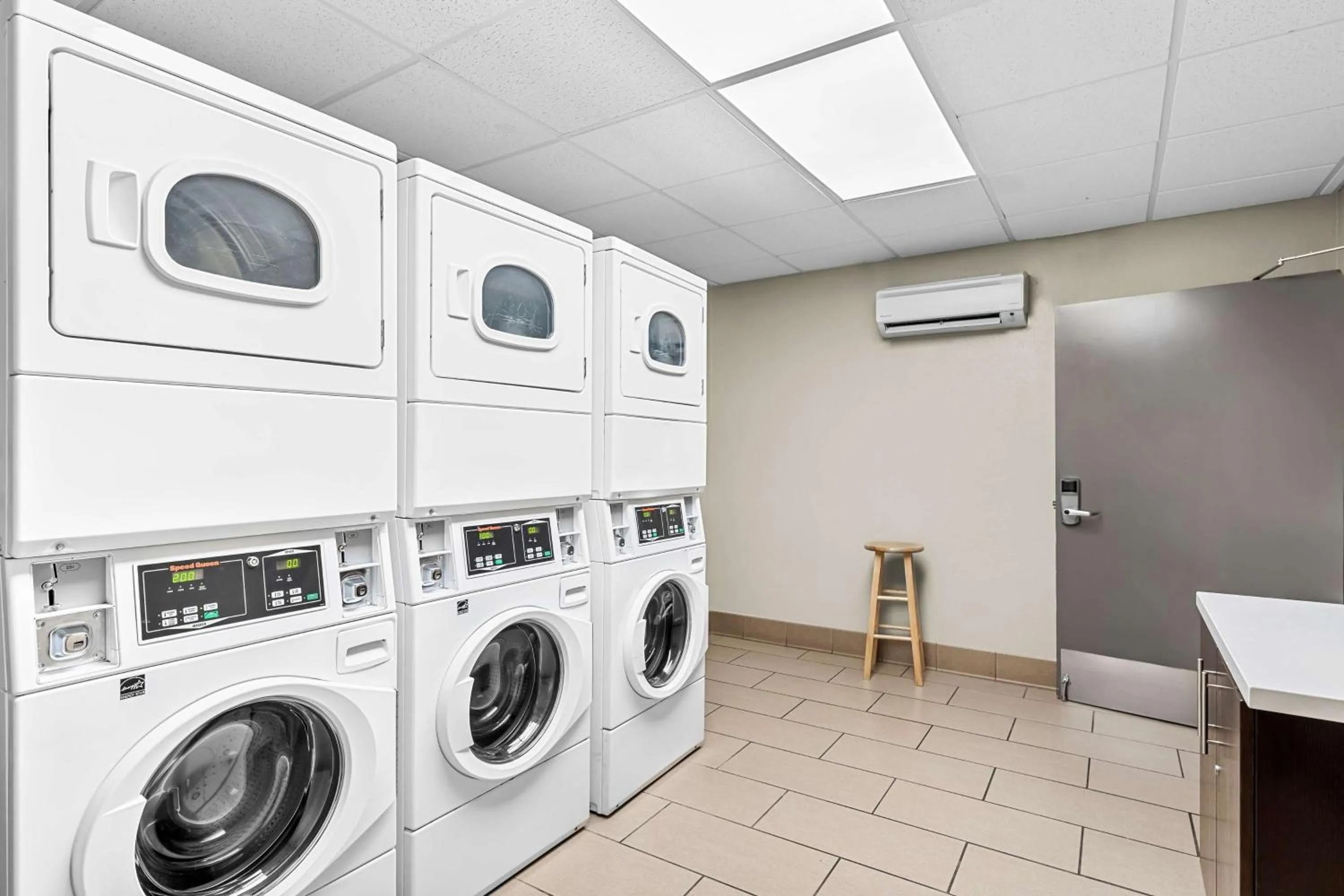 Property building in Best Western Plus At Lake Powell