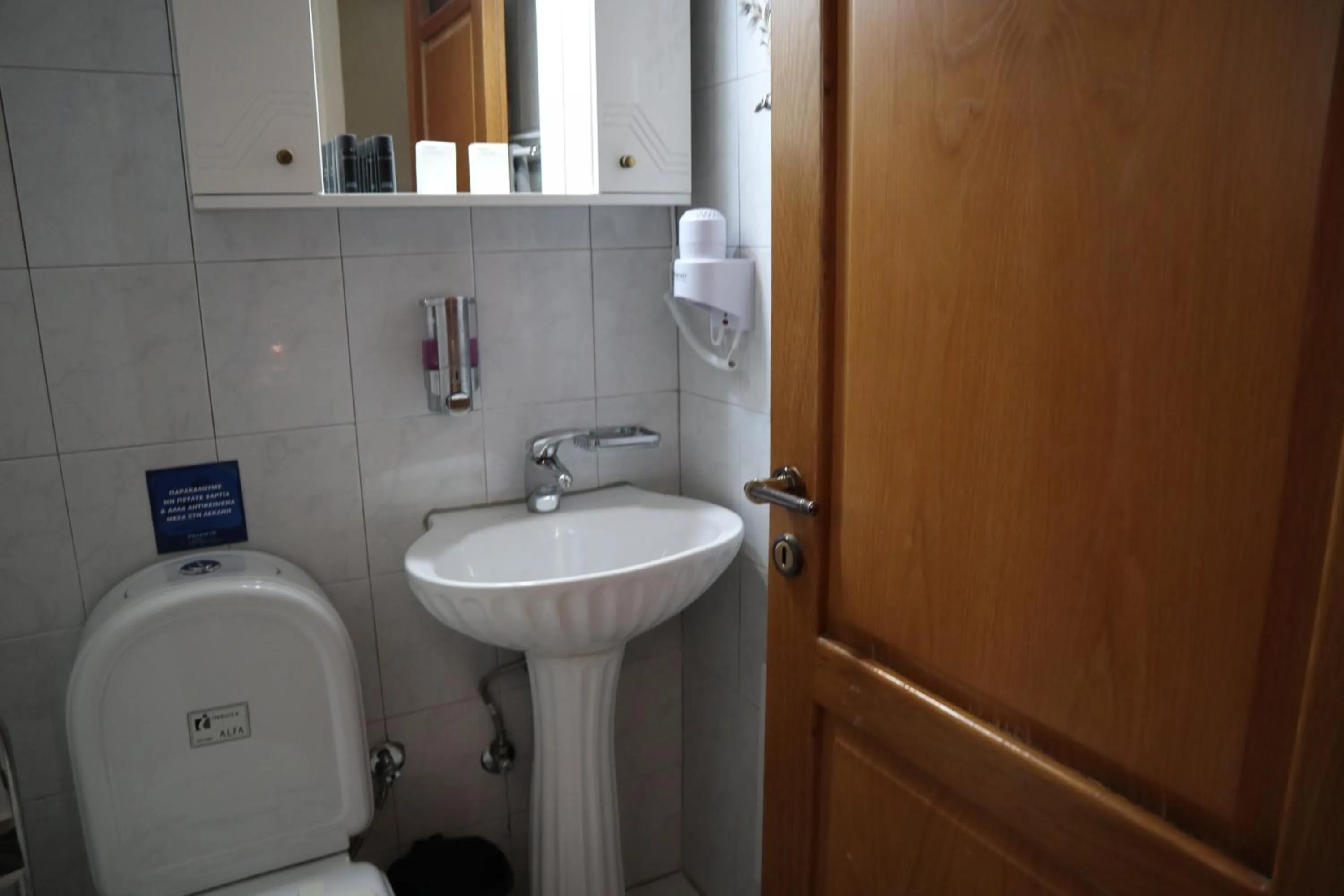 Toilet in Delphin Rooms Sivota