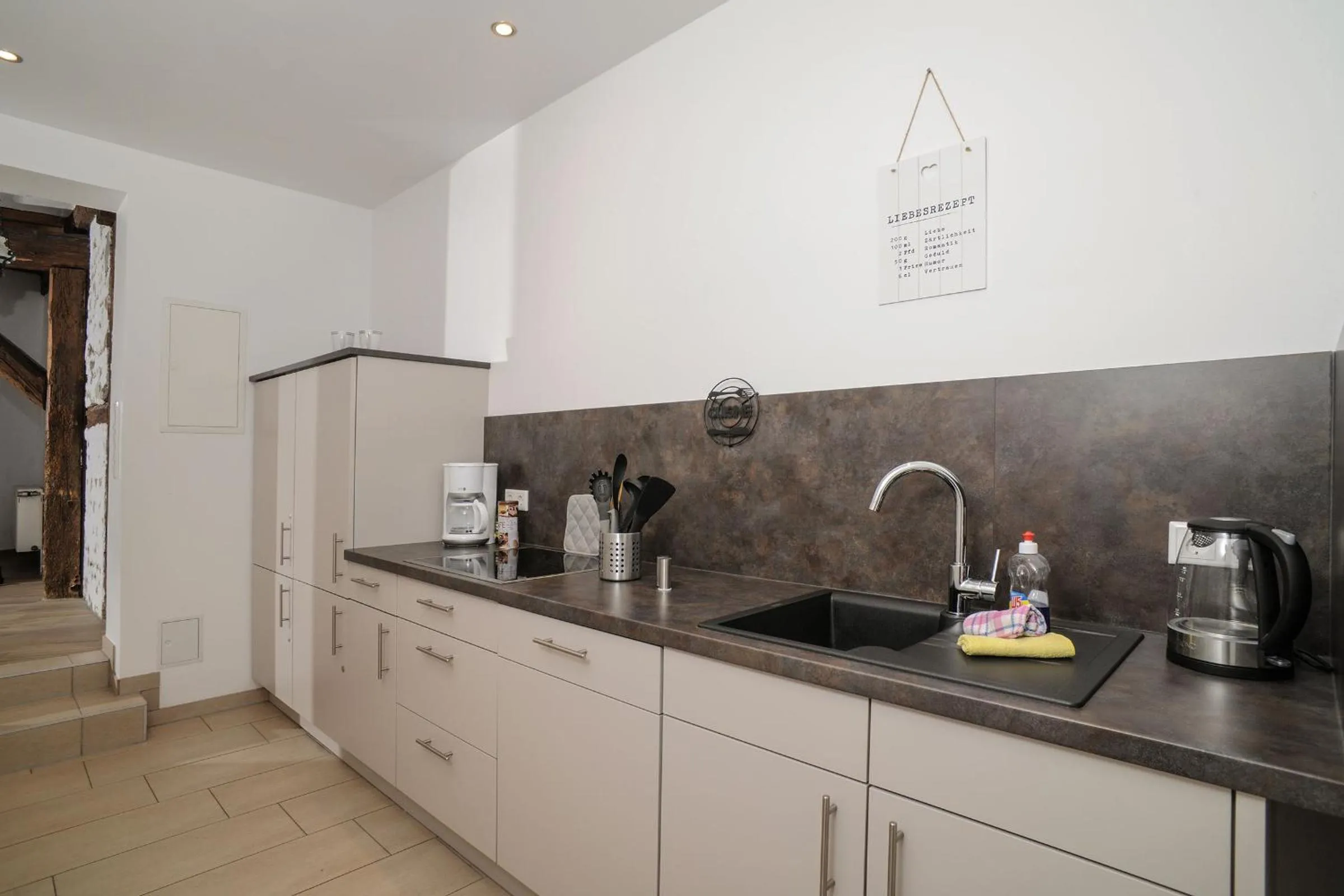 Coffee/tea facilities in Designpension Traumschloss Hotel Garni