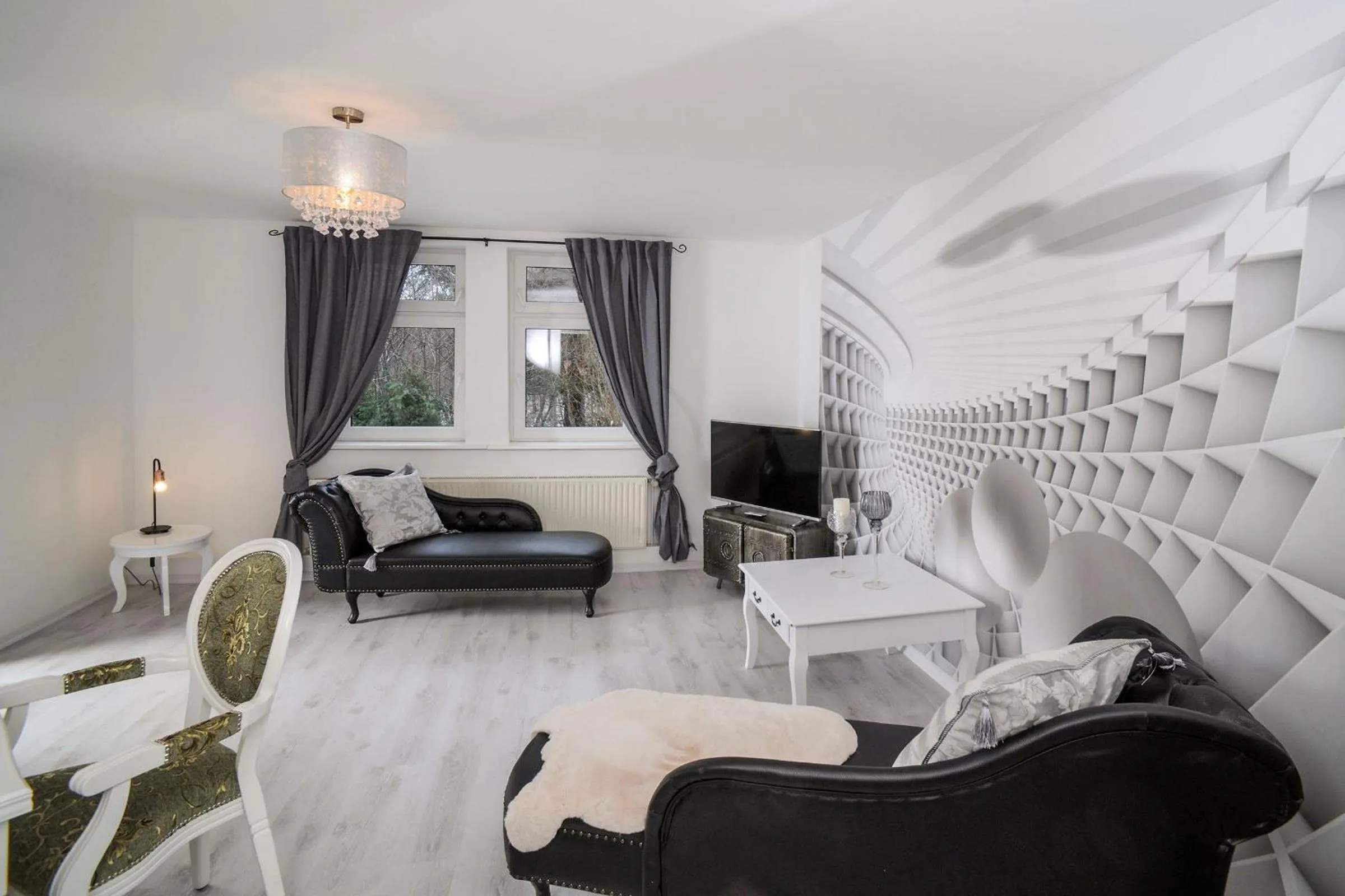 Photo of the whole room, Bed in Designpension Traumschloss Hotel Garni