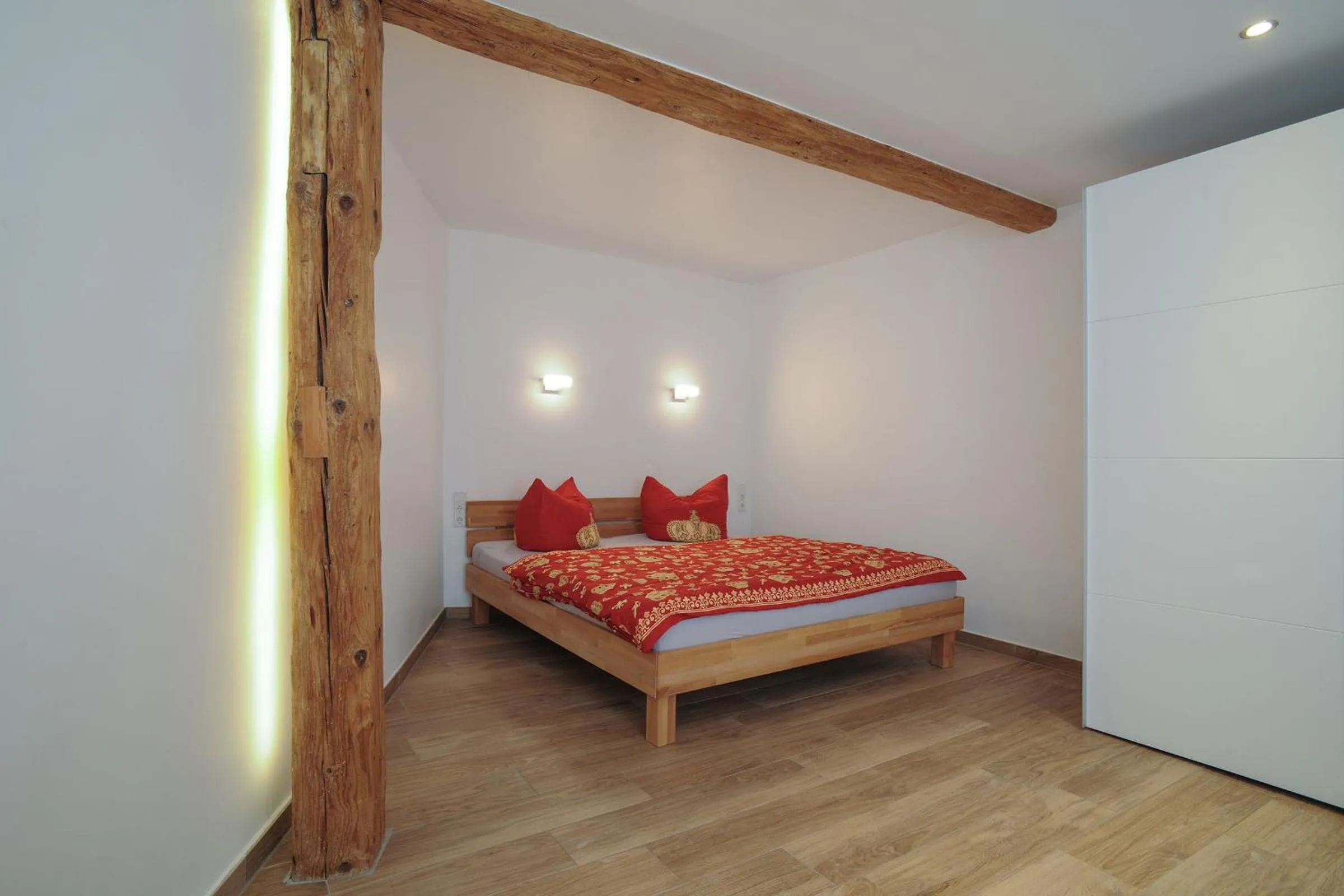 Photo of the whole room, Bed in Designpension Traumschloss Hotel Garni