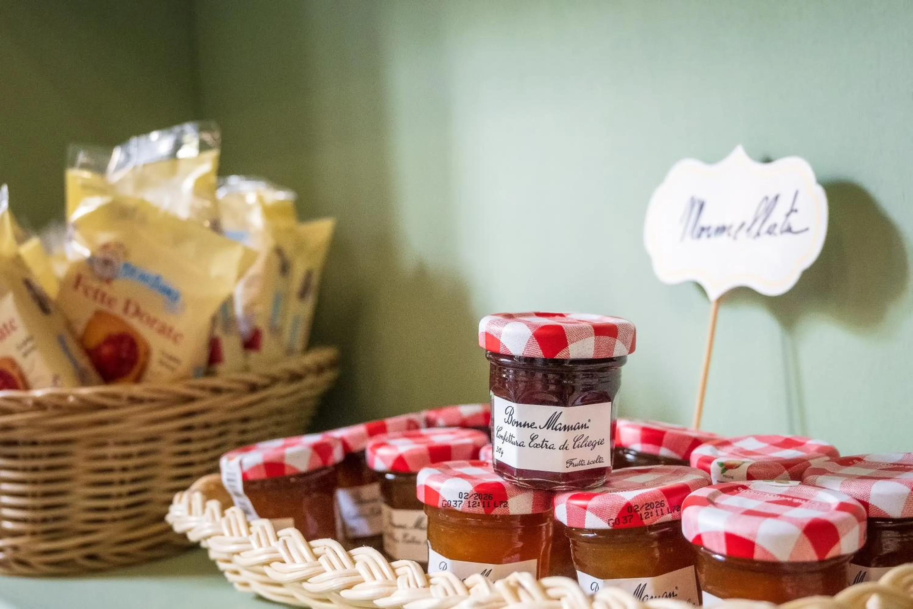 Food and drinks in casa mo room and suite