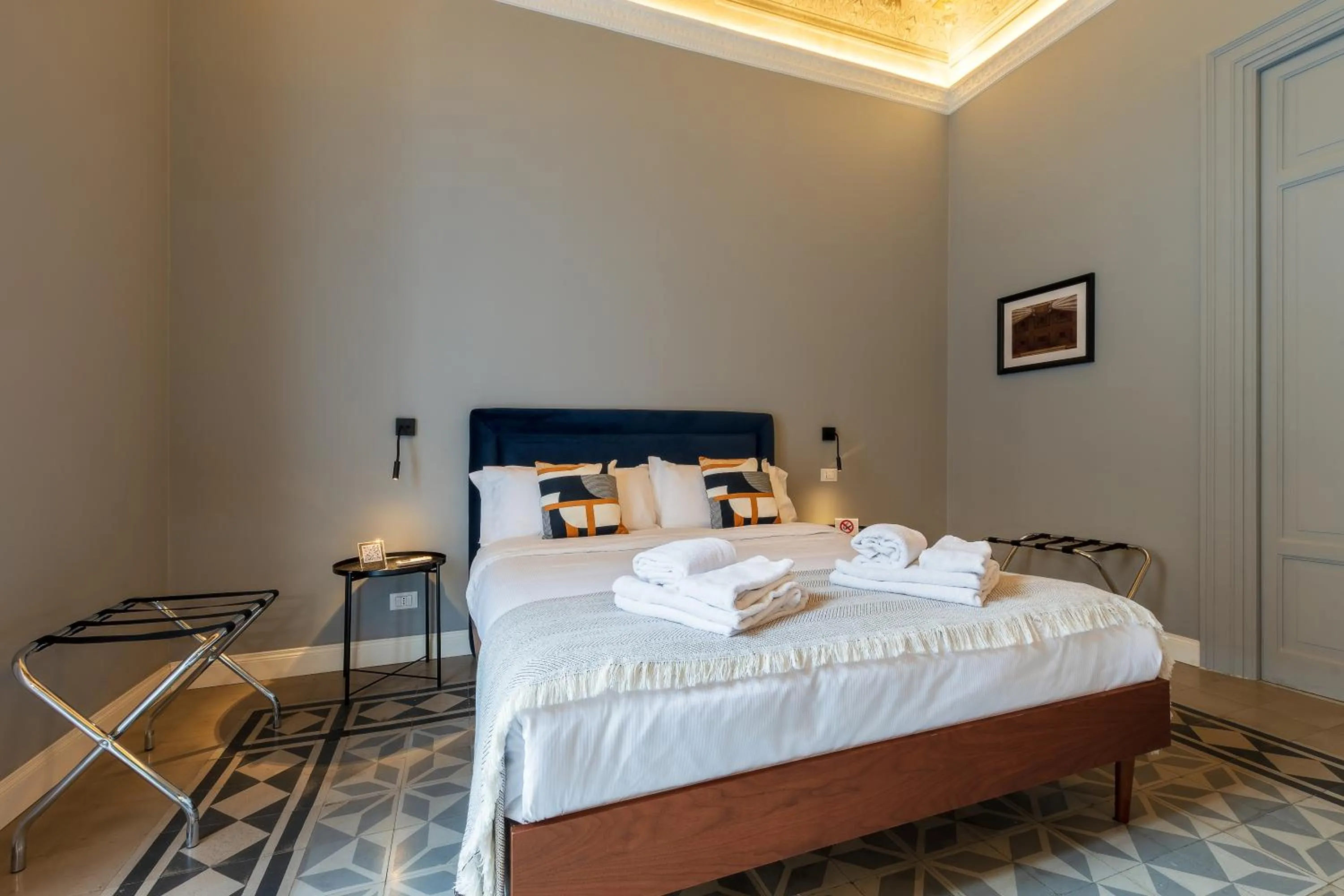 Photo of the whole room, Bed in casa mo room and suite