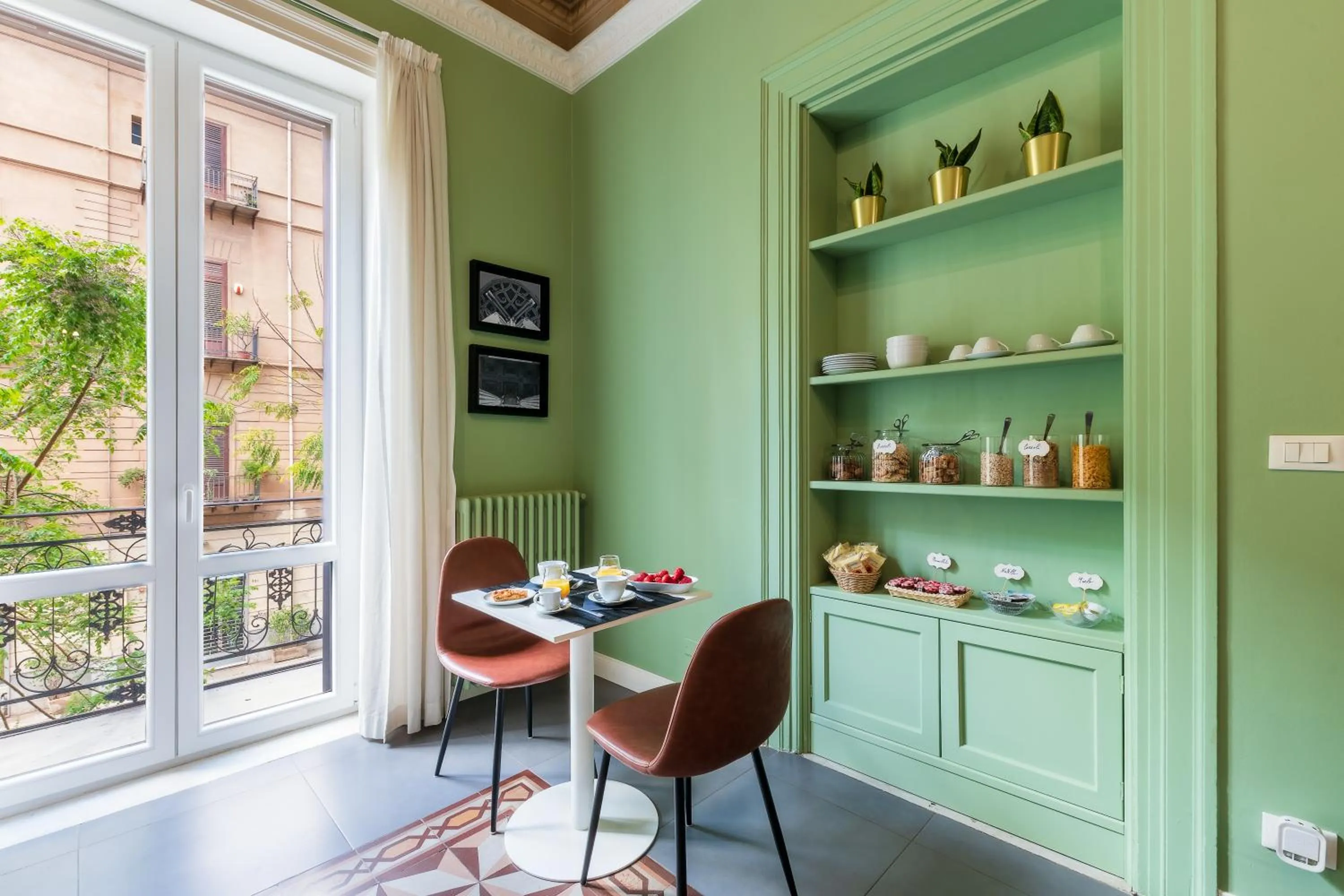 Breakfast in casa mo room and suite