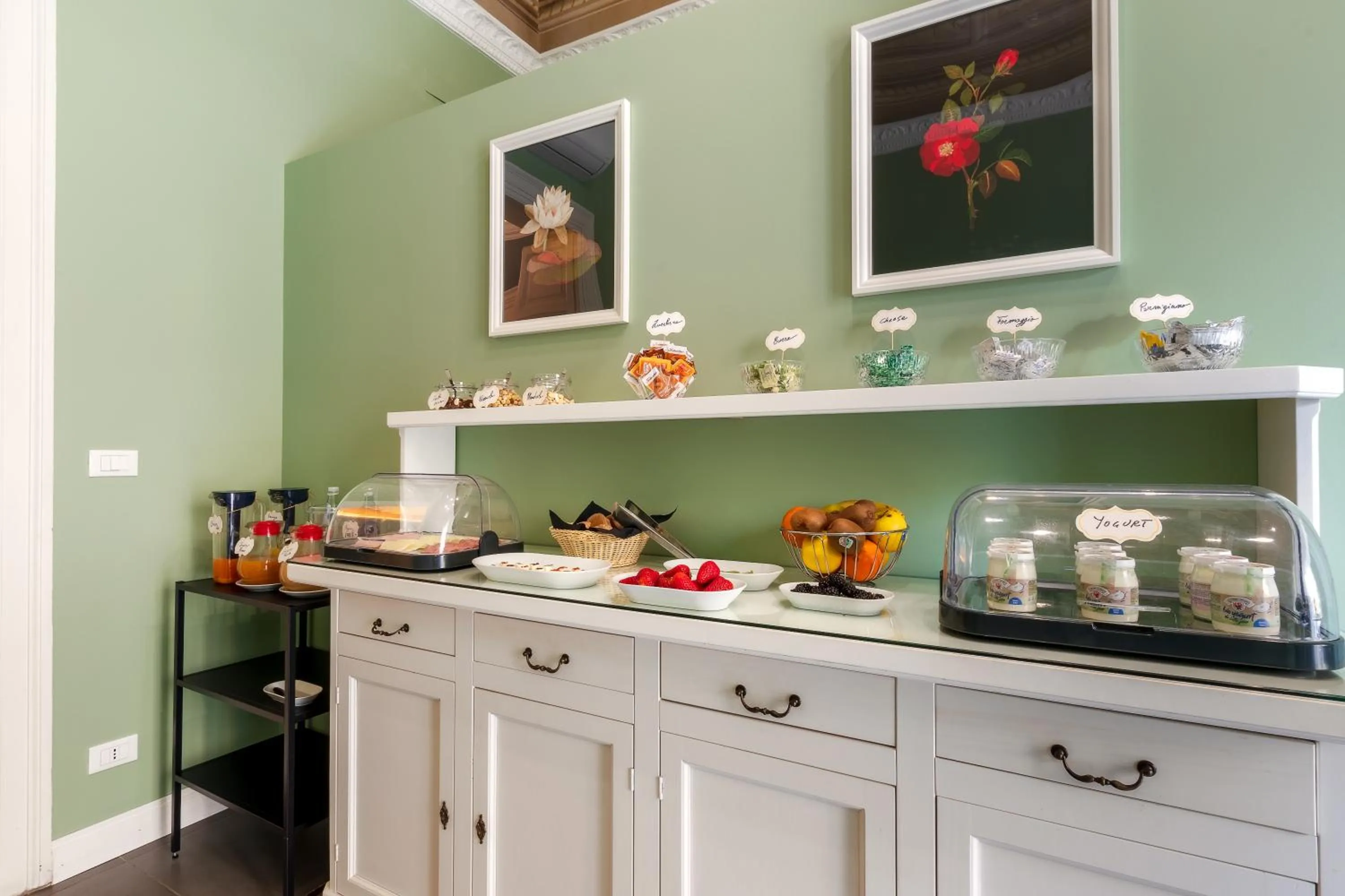 Kitchen or kitchenette in casa mo room and suite