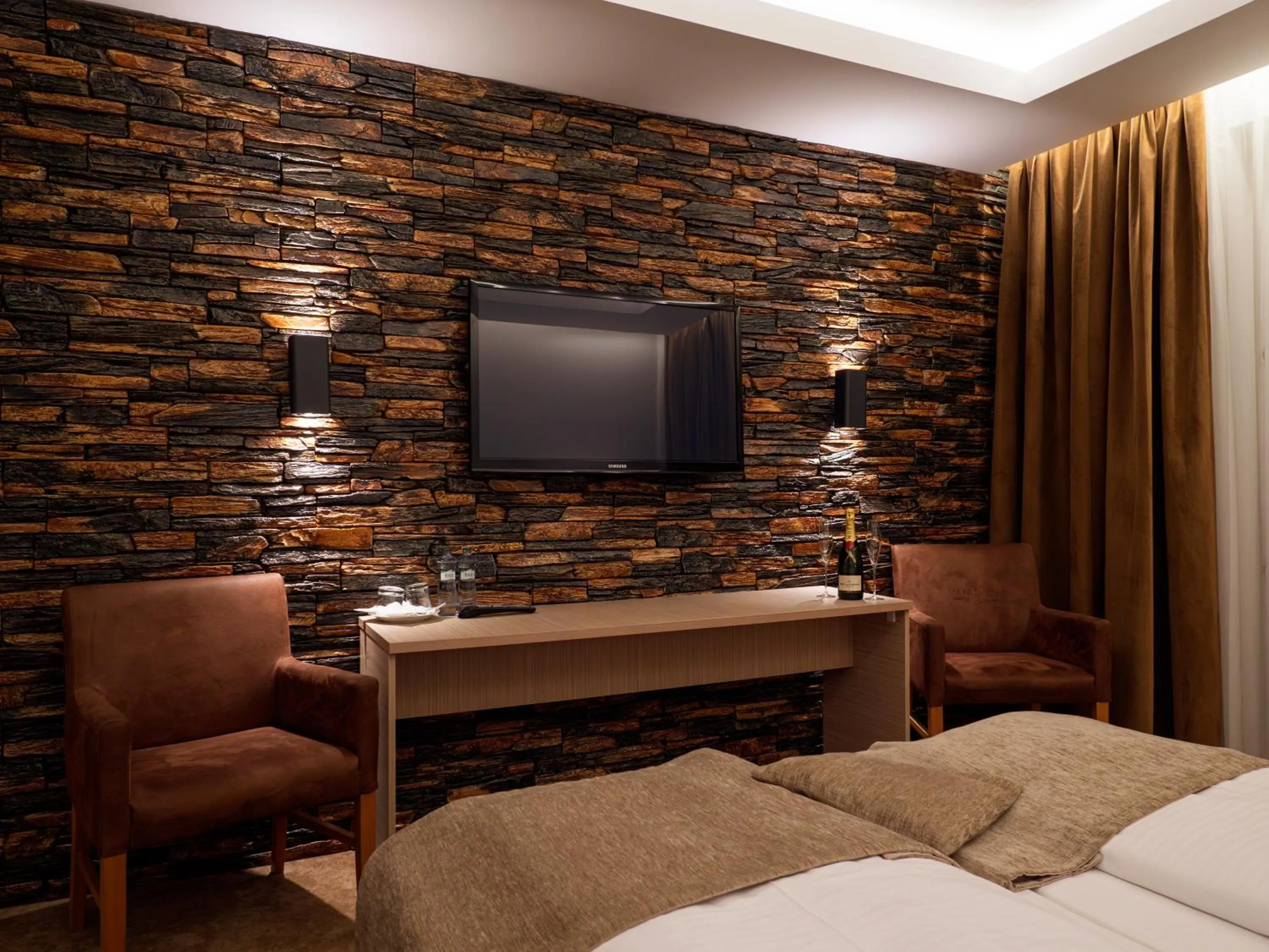 TV and multimedia, Bed in ELITE HOTEL Nová Dubnica