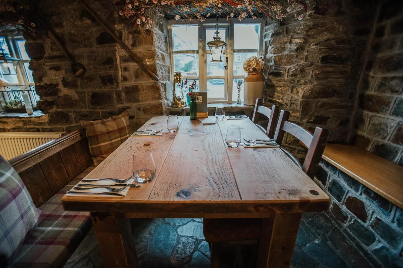 Dining area in Bearslake Inn