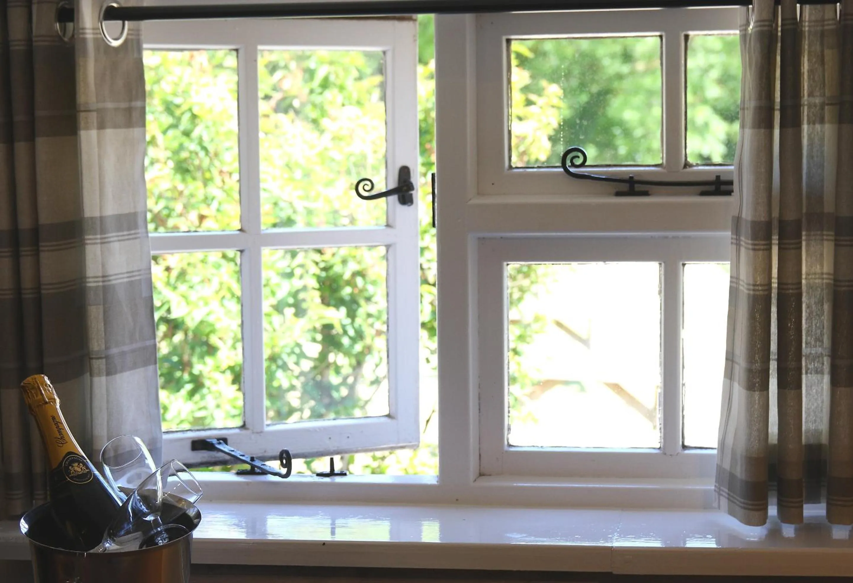 Bedroom in Bearslake Inn