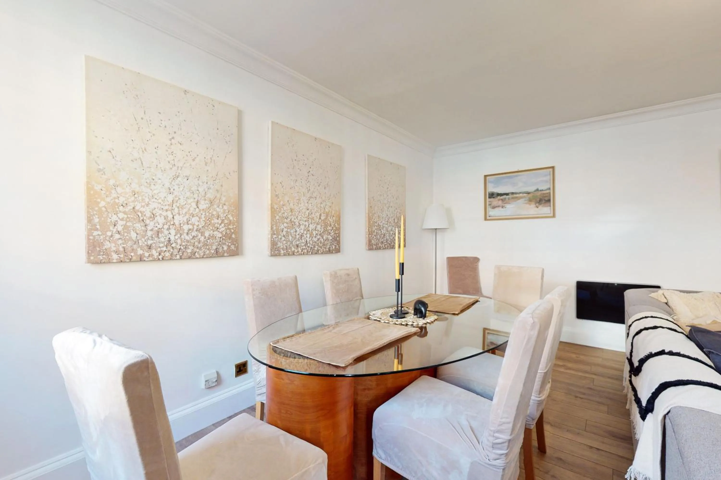 Seating area in Park Lane Apartments - Clarges Street