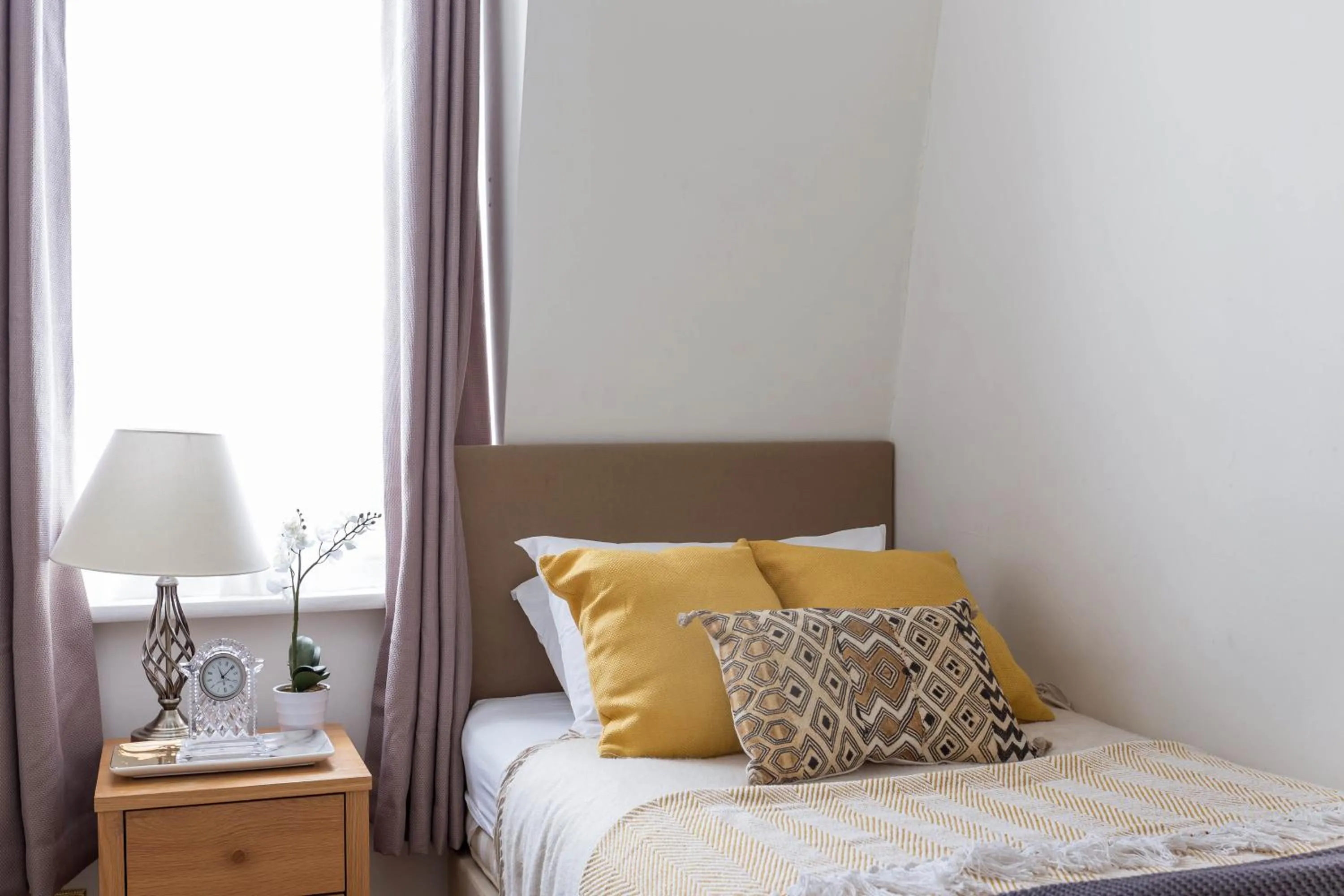 Bed in Park Lane Apartments - Clarges Street