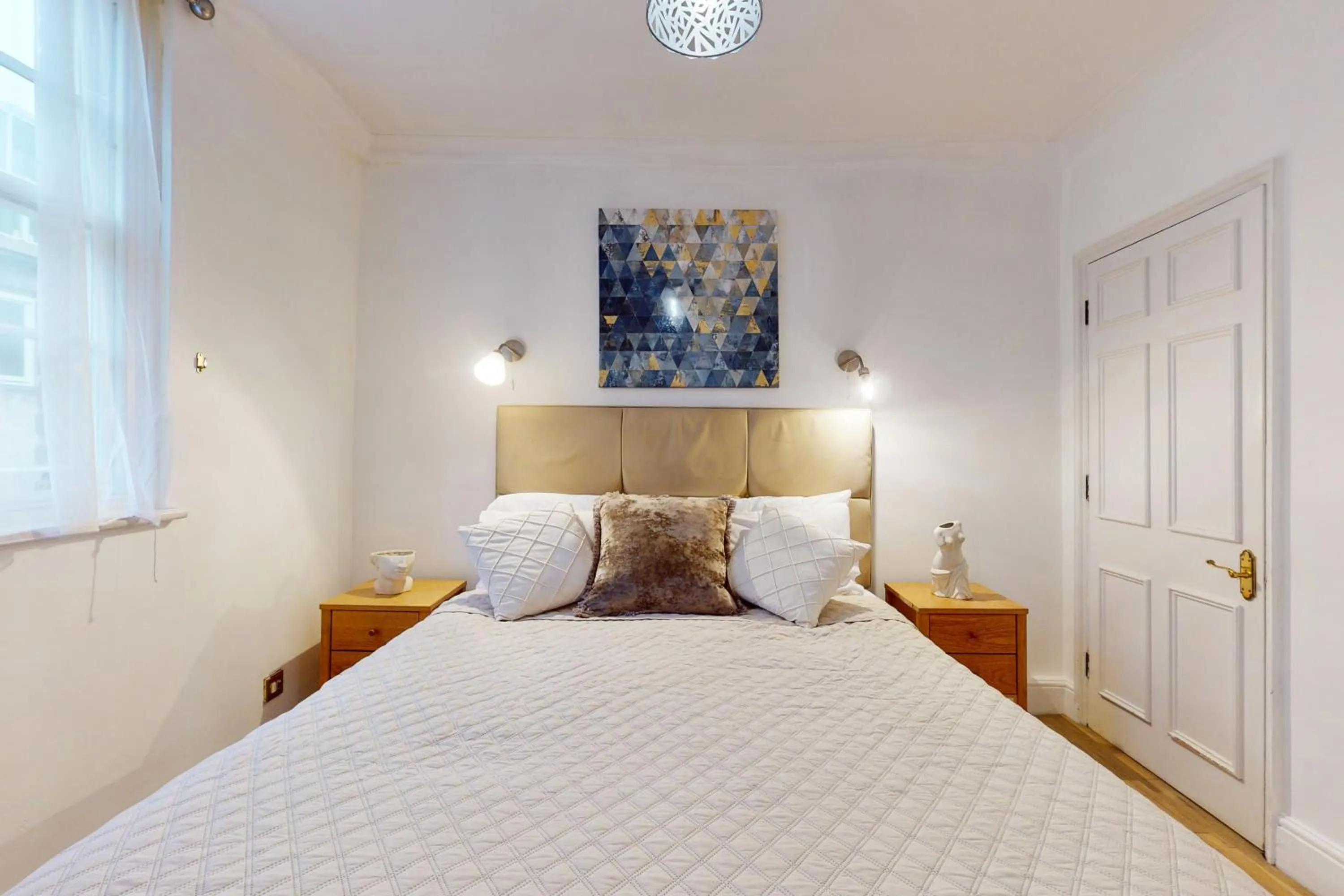 Bed in Park Lane Apartments - Clarges Street