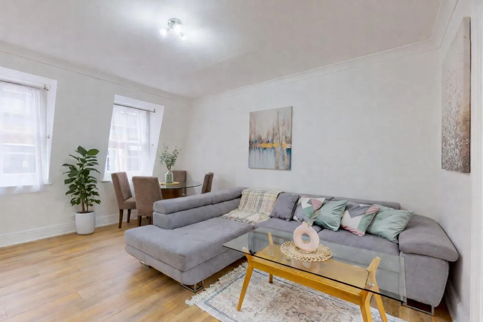 Living room in Park Lane Apartments - Clarges Street
