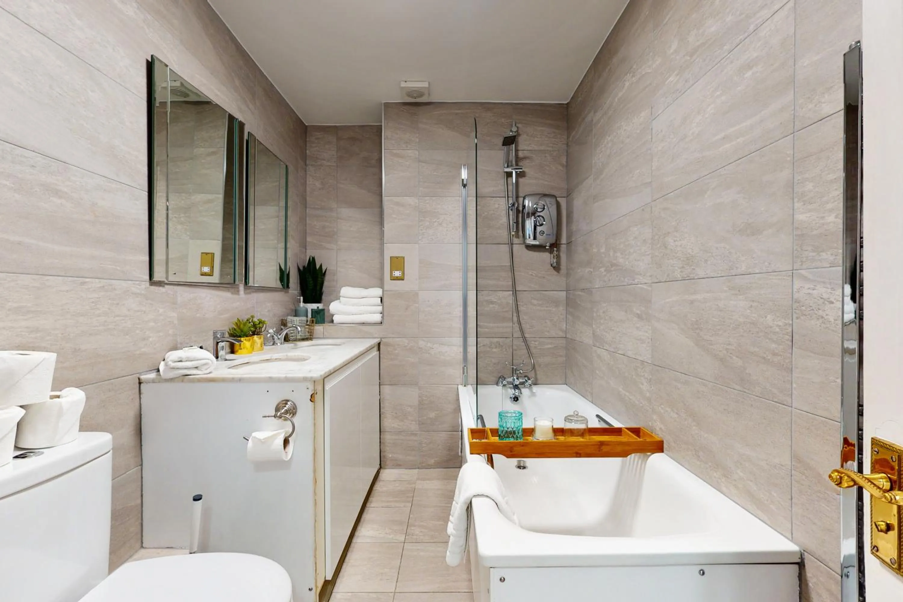 Bathroom in Park Lane Apartments - Clarges Street
