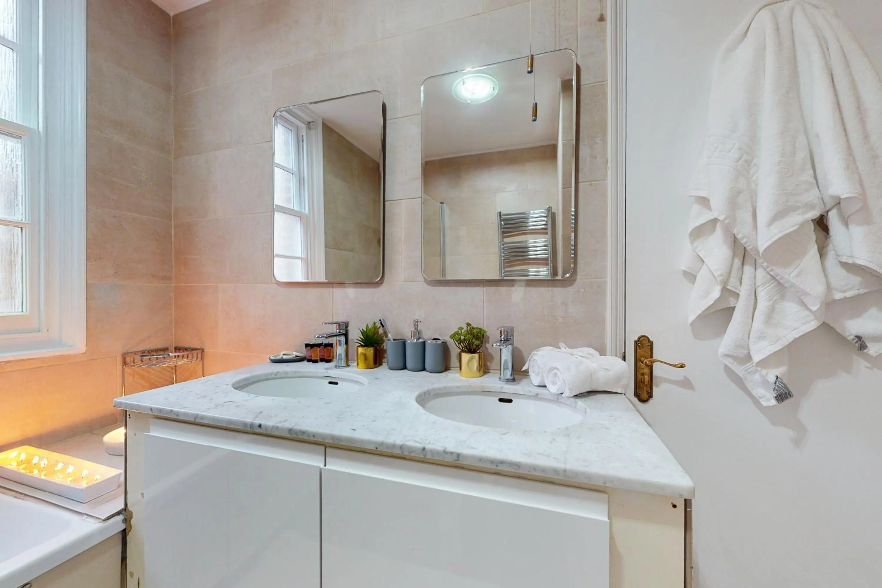 Bathroom in Park Lane Apartments - Clarges Street