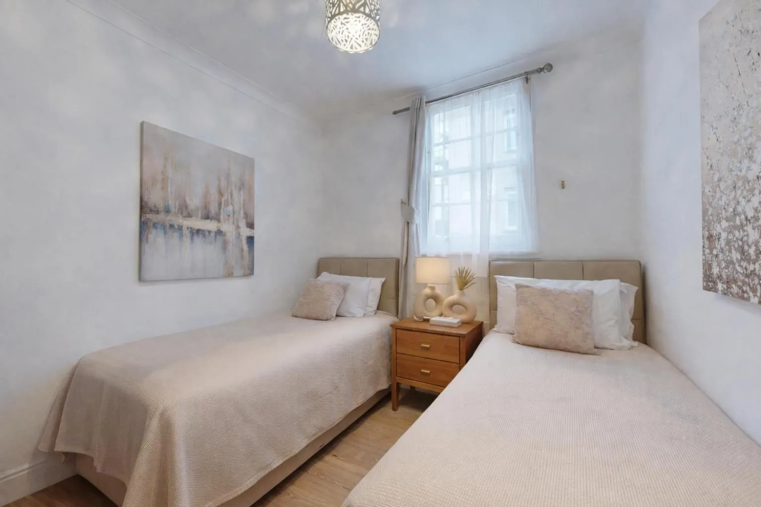 Bed in Park Lane Apartments - Clarges Street