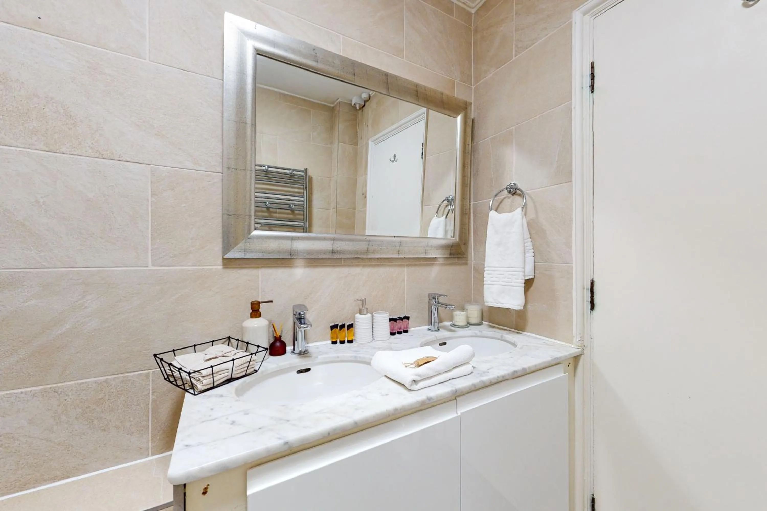 Bathroom in Park Lane Apartments - Clarges Street