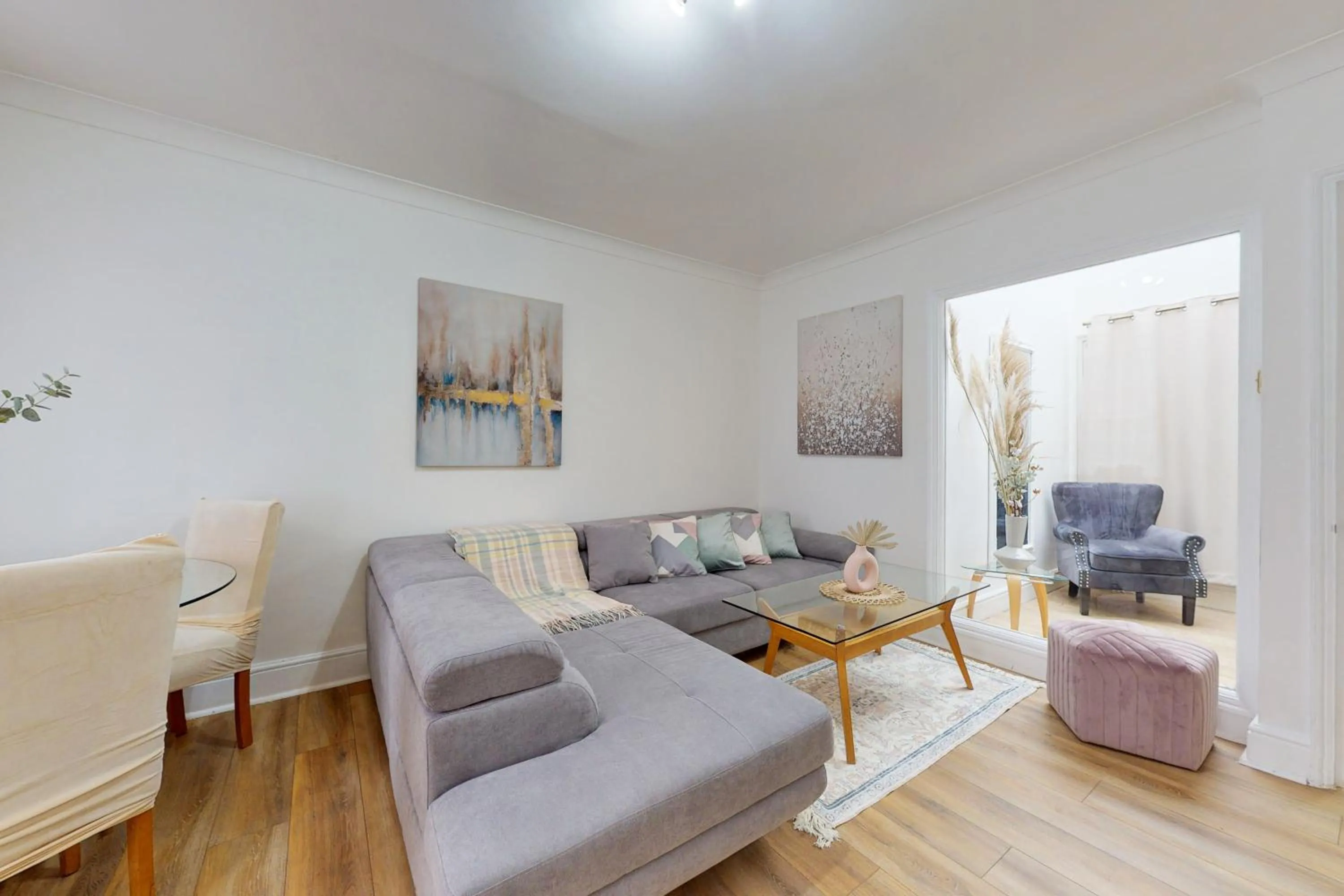 Living room in Park Lane Apartments - Clarges Street