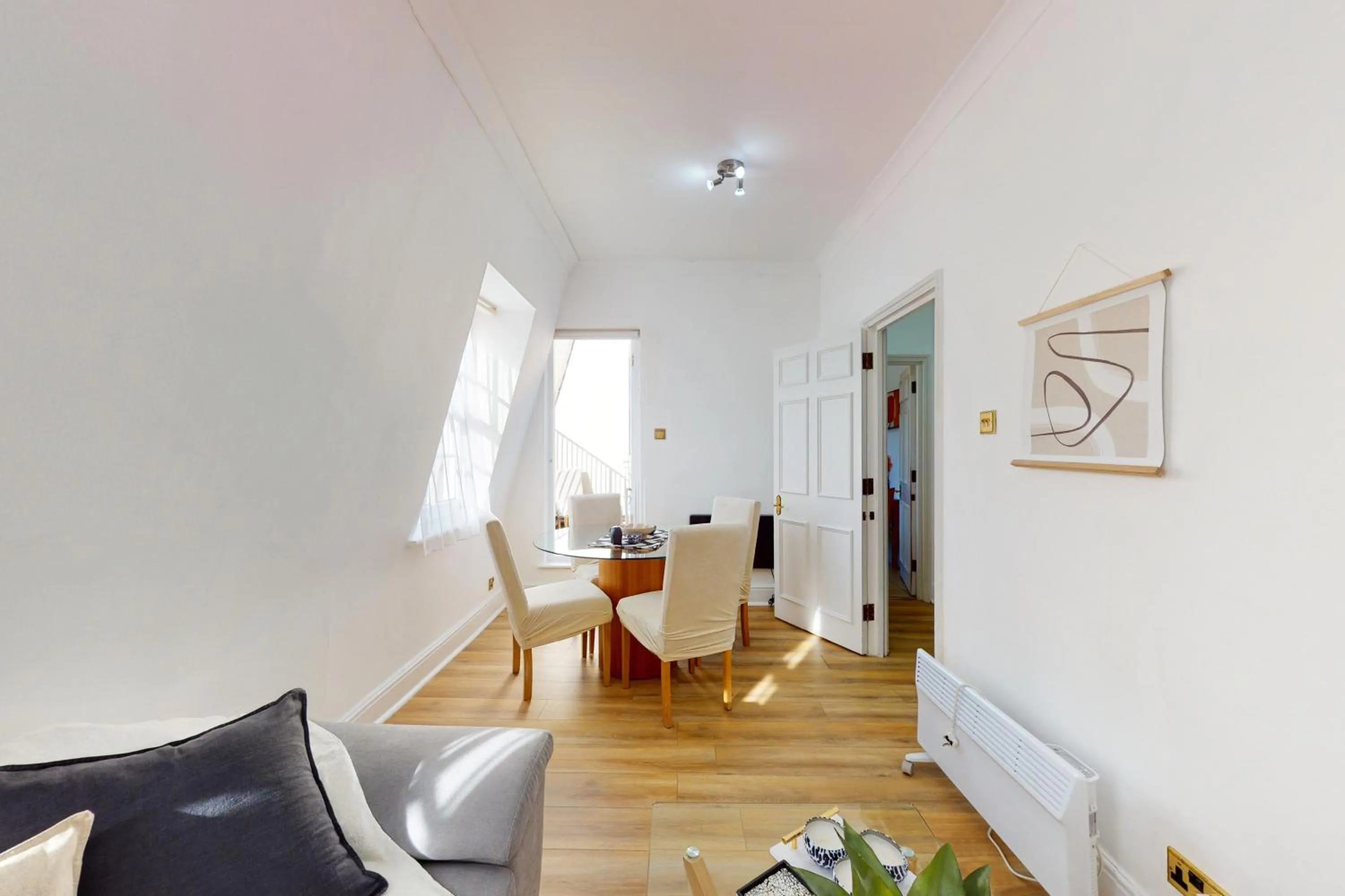 Living room in Park Lane Apartments - Clarges Street