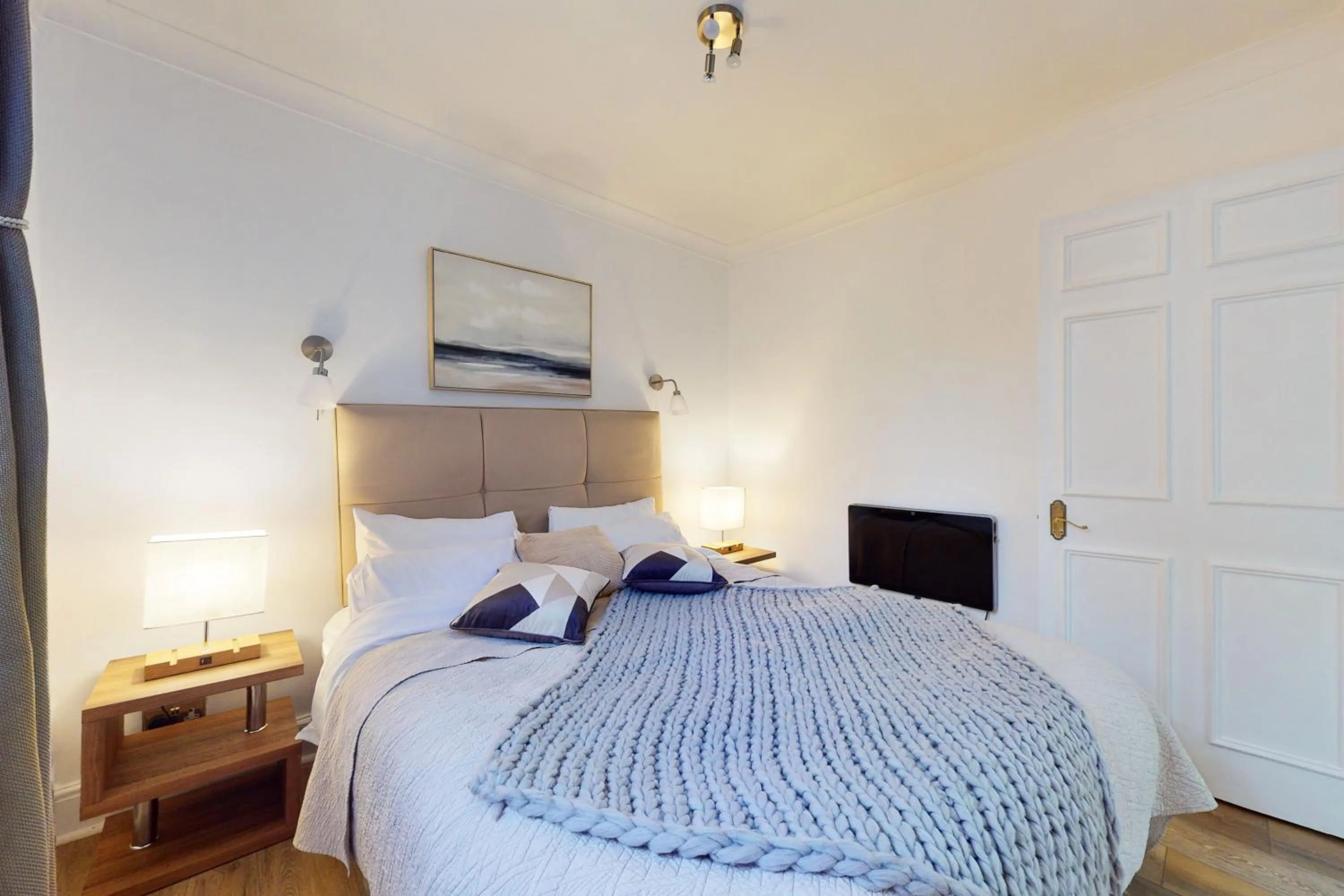 Bed in Park Lane Apartments - Clarges Street