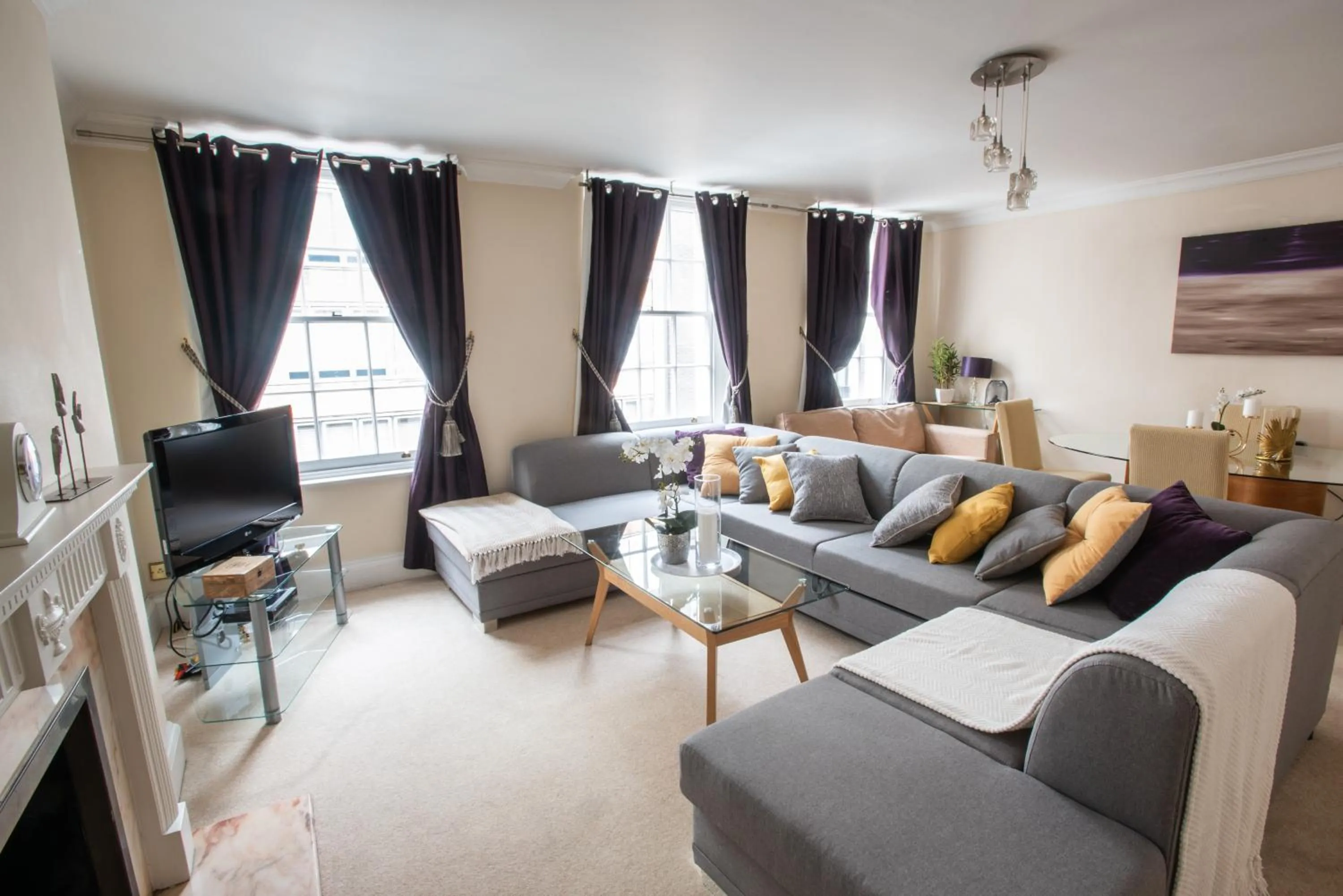 Living room in Park Lane Apartments - Clarges Street