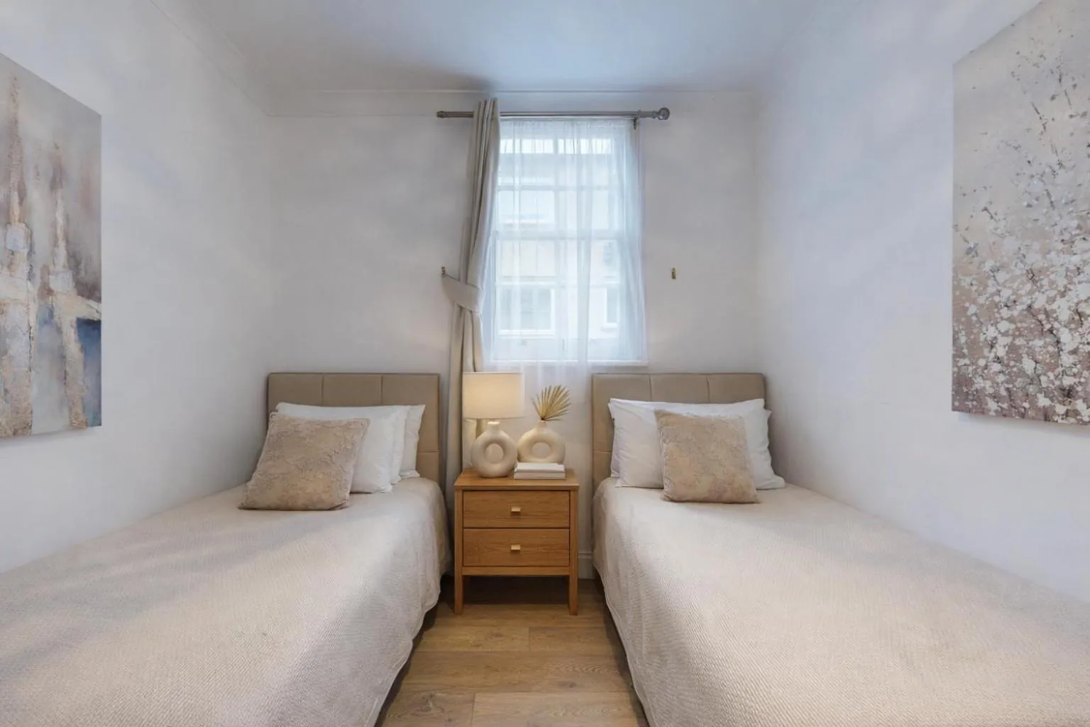 Bed in Park Lane Apartments - Clarges Street