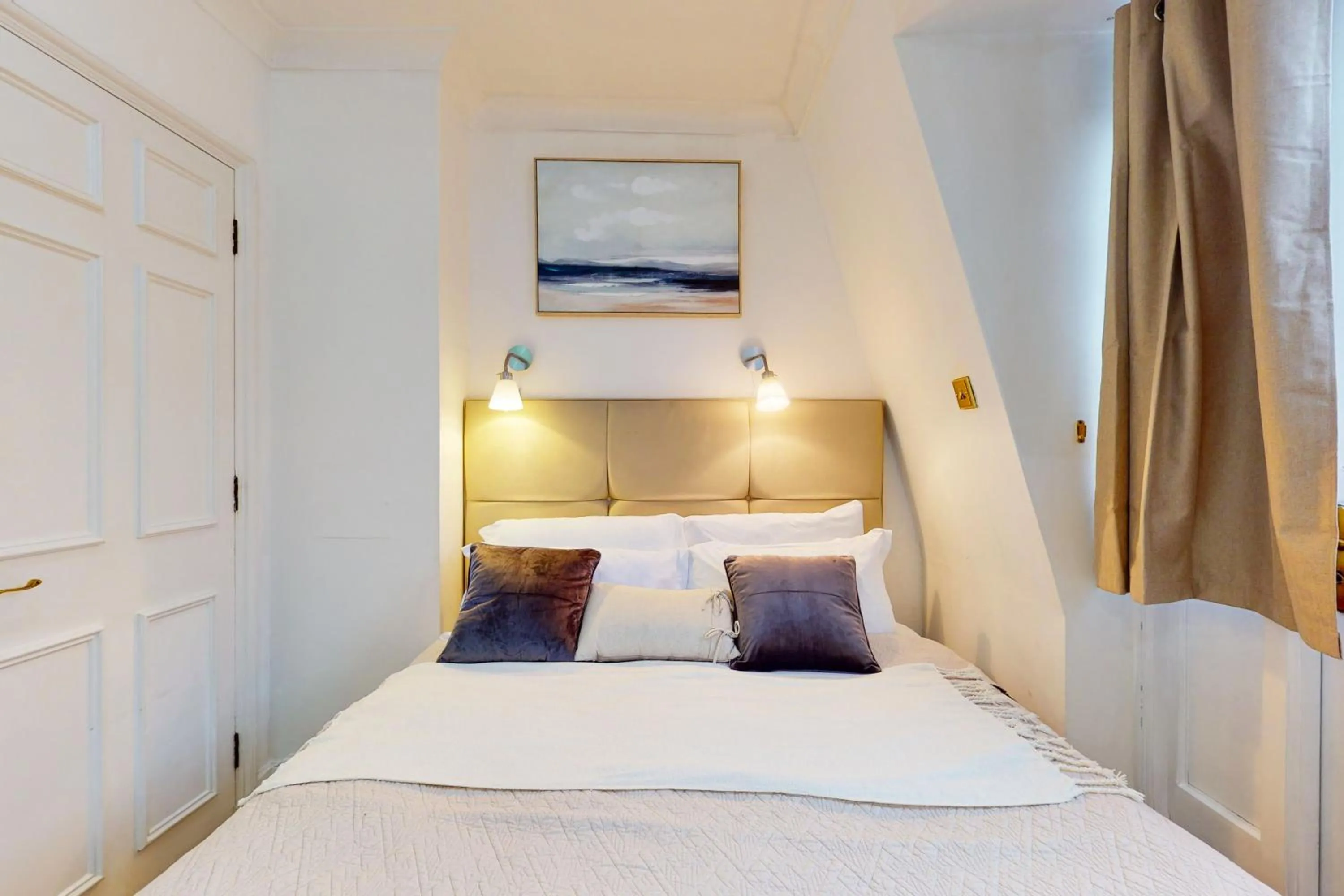 Bed in Park Lane Apartments - Clarges Street