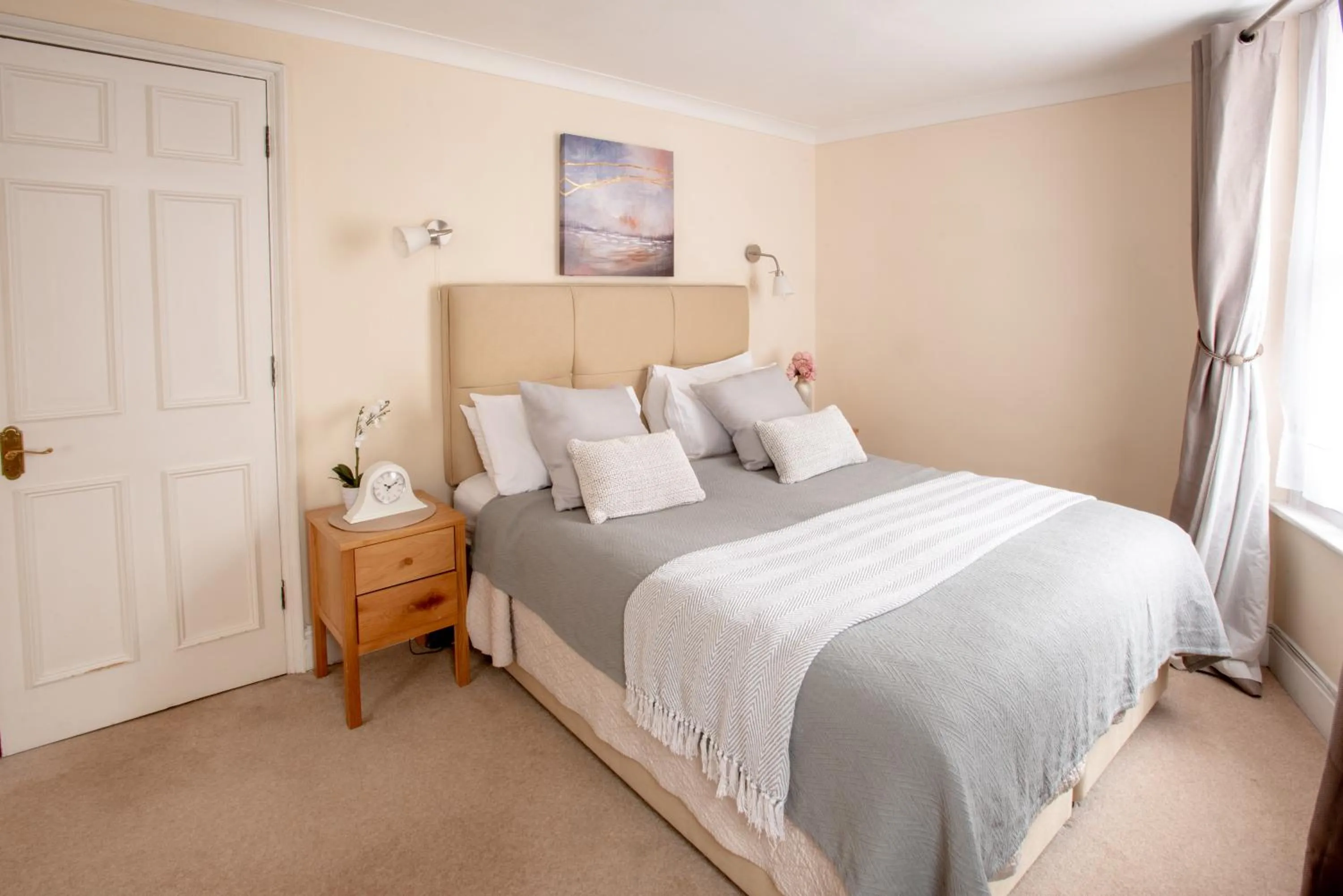 Bed in Park Lane Apartments - Clarges Street