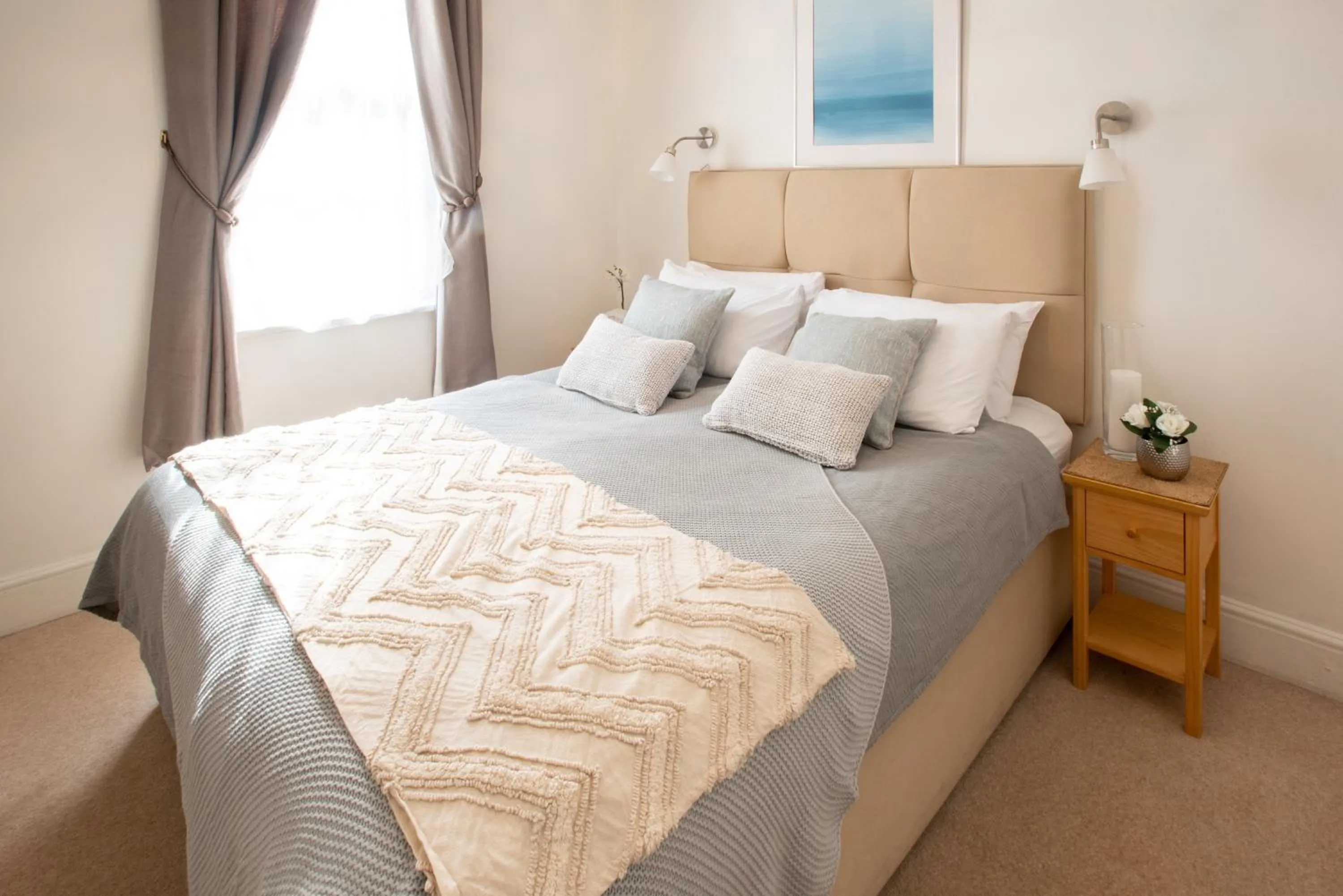 Bed in Park Lane Apartments - Clarges Street