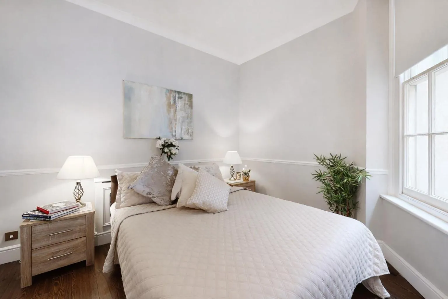 Bed in Park Lane Apartments - Clarges Street