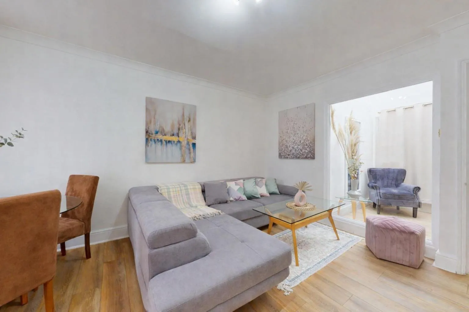 Living room in Park Lane Apartments - Clarges Street