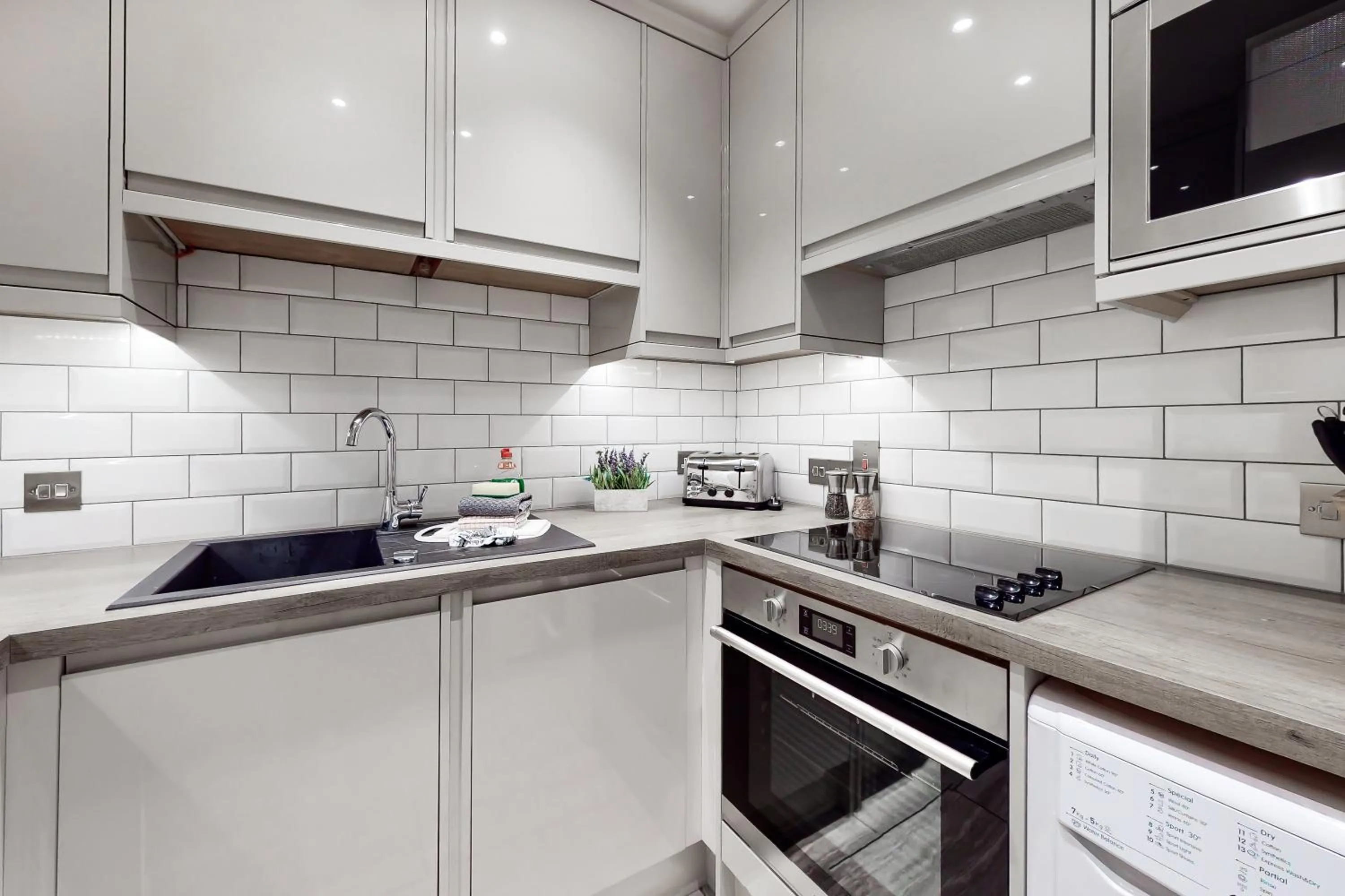 Kitchen or kitchenette in Park Lane Apartments - Clarges Street