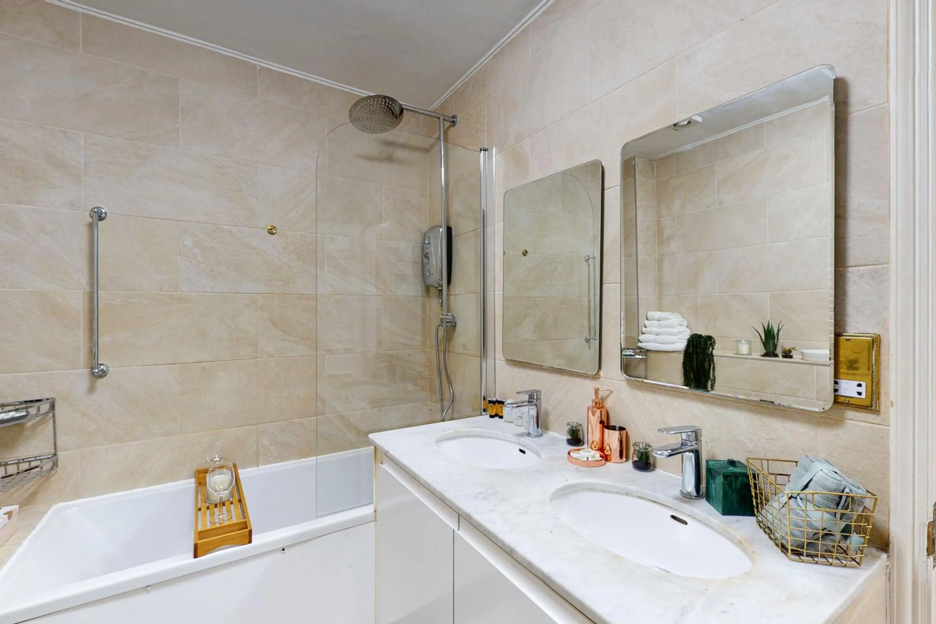 Bathroom in Park Lane Apartments - Clarges Street