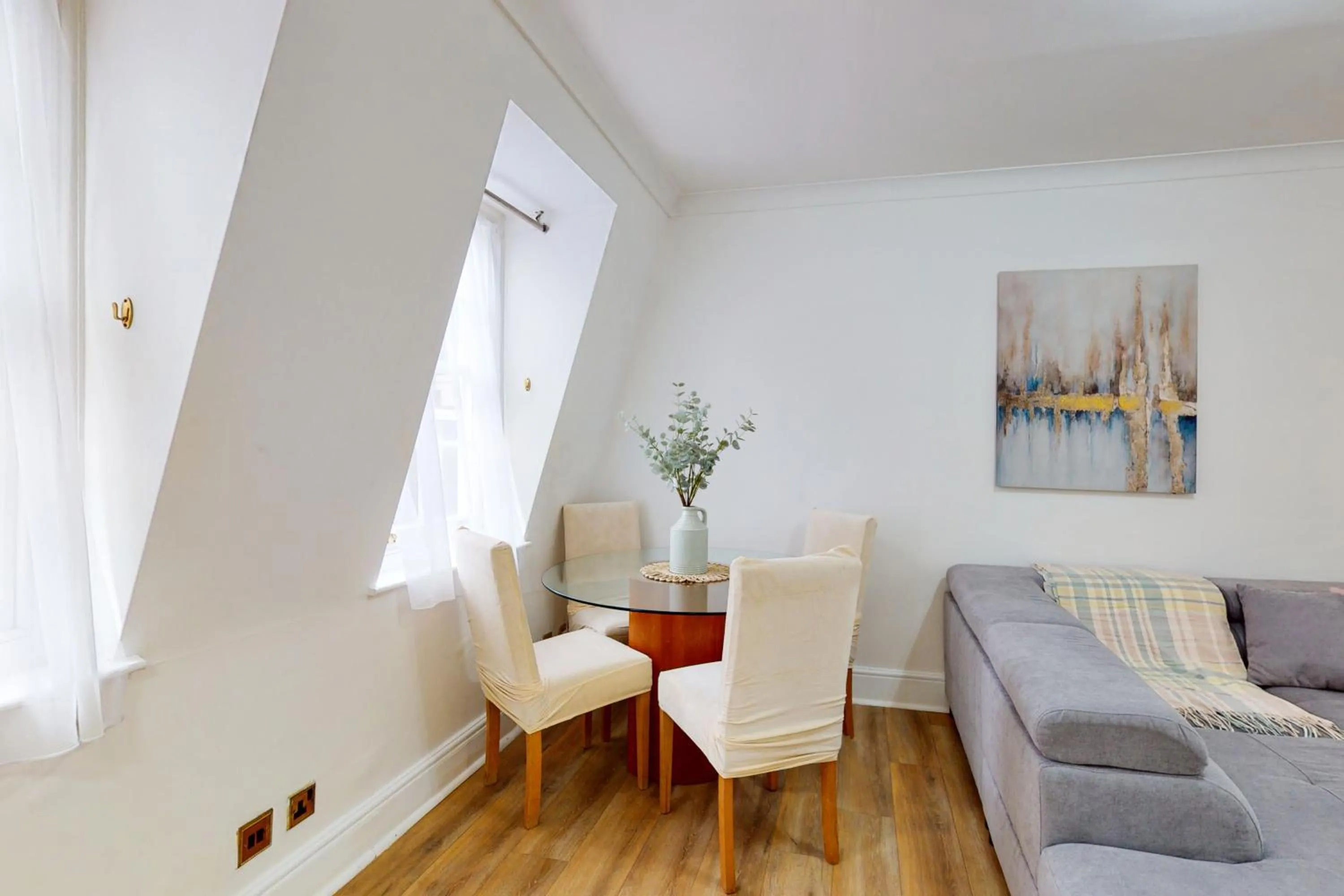 Seating area in Park Lane Apartments - Clarges Street
