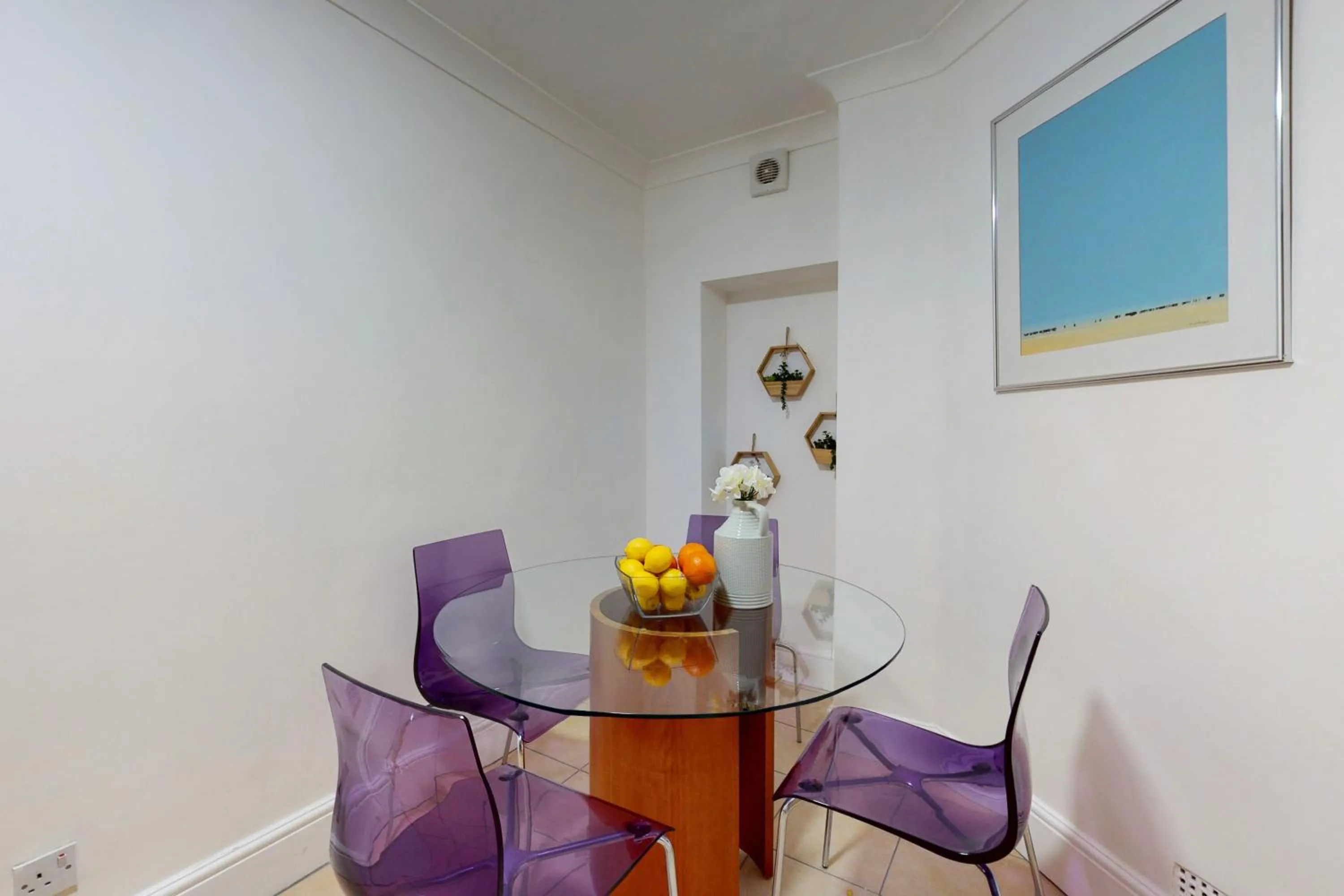 Dining area in Park Lane Apartments - Clarges Street