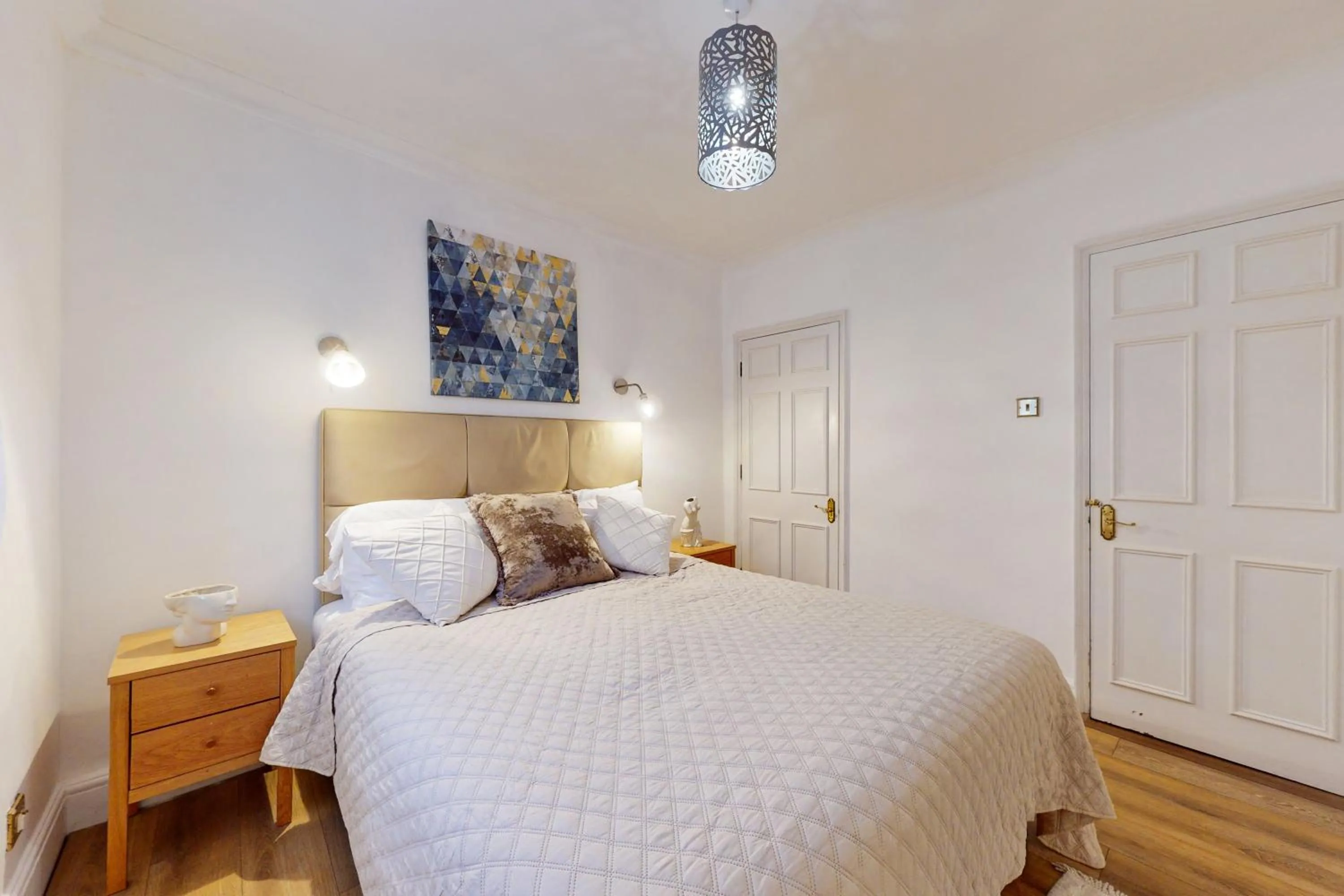 Bed in Park Lane Apartments - Clarges Street