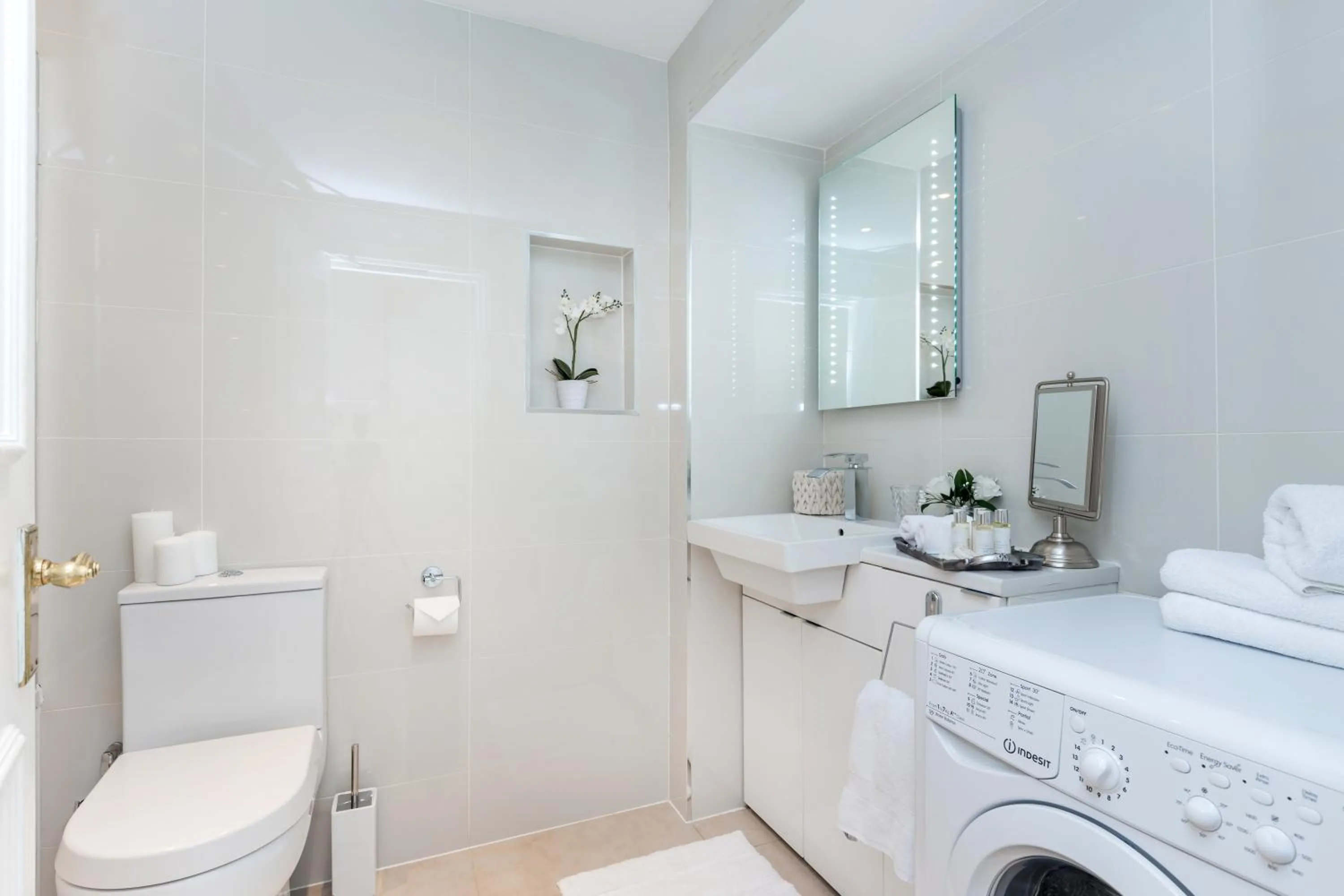 Bathroom in Park Lane Apartments - Clarges Street