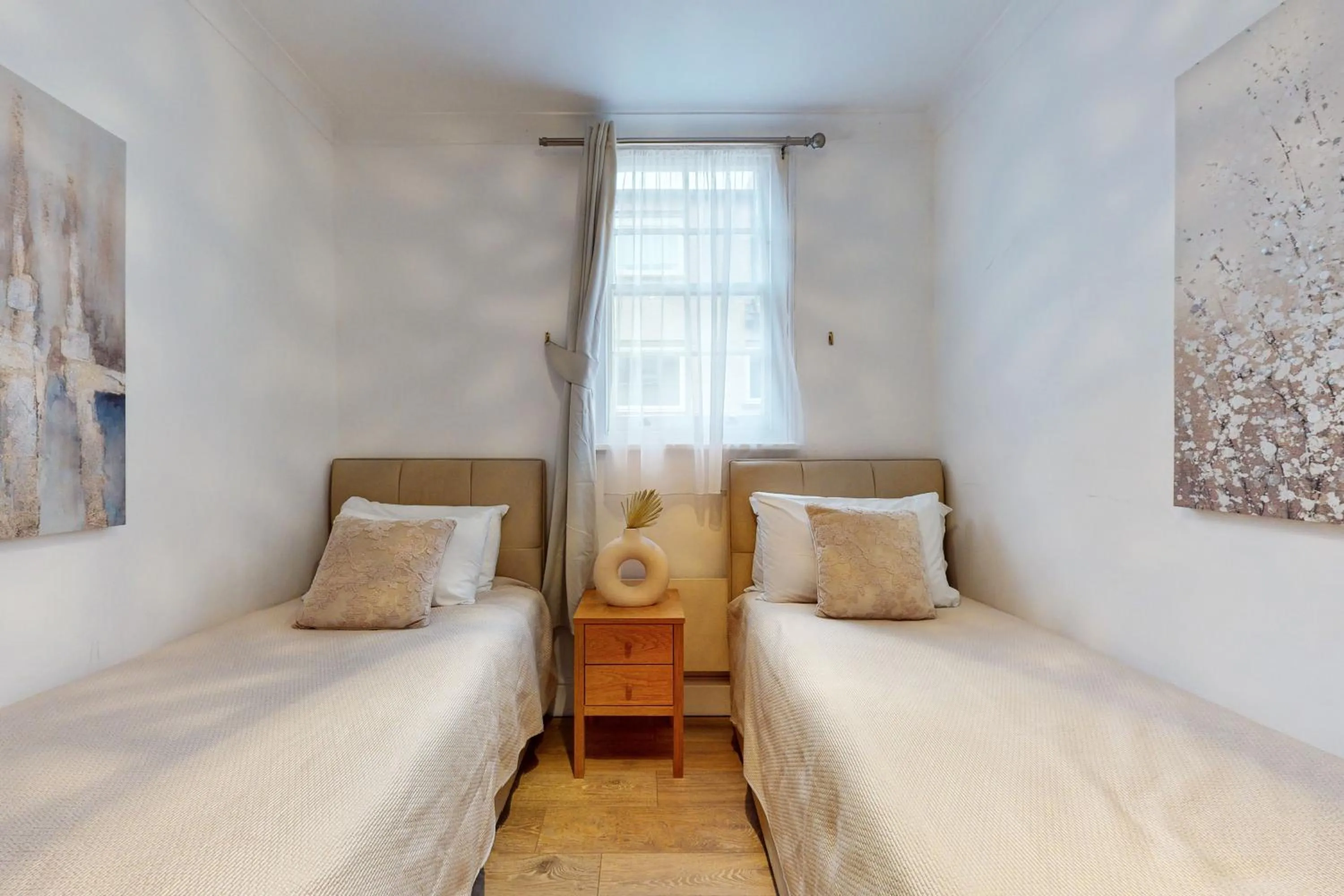 Bed in Park Lane Apartments - Clarges Street