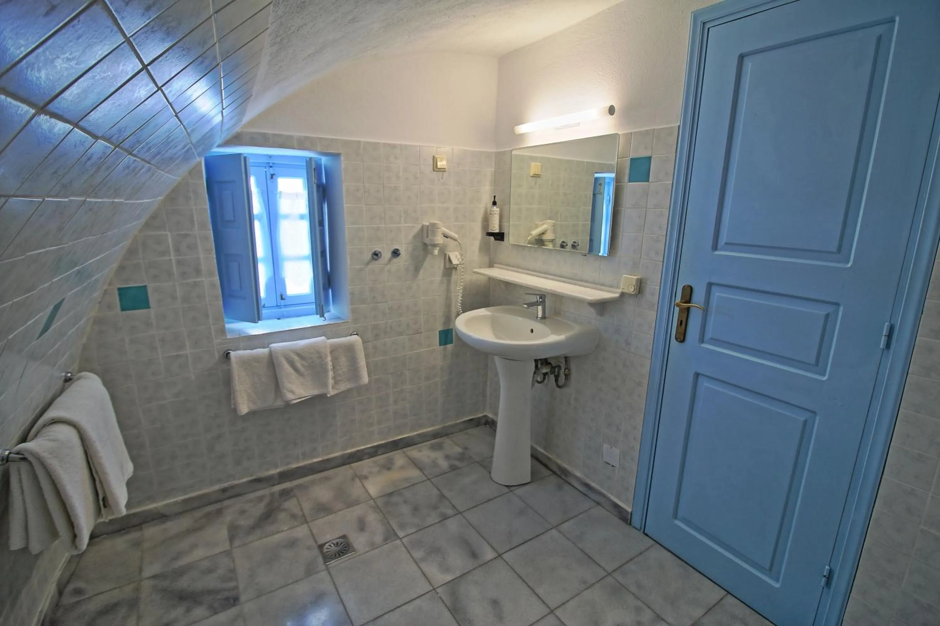 Bathroom in Aethrio Sunset Village - Oia