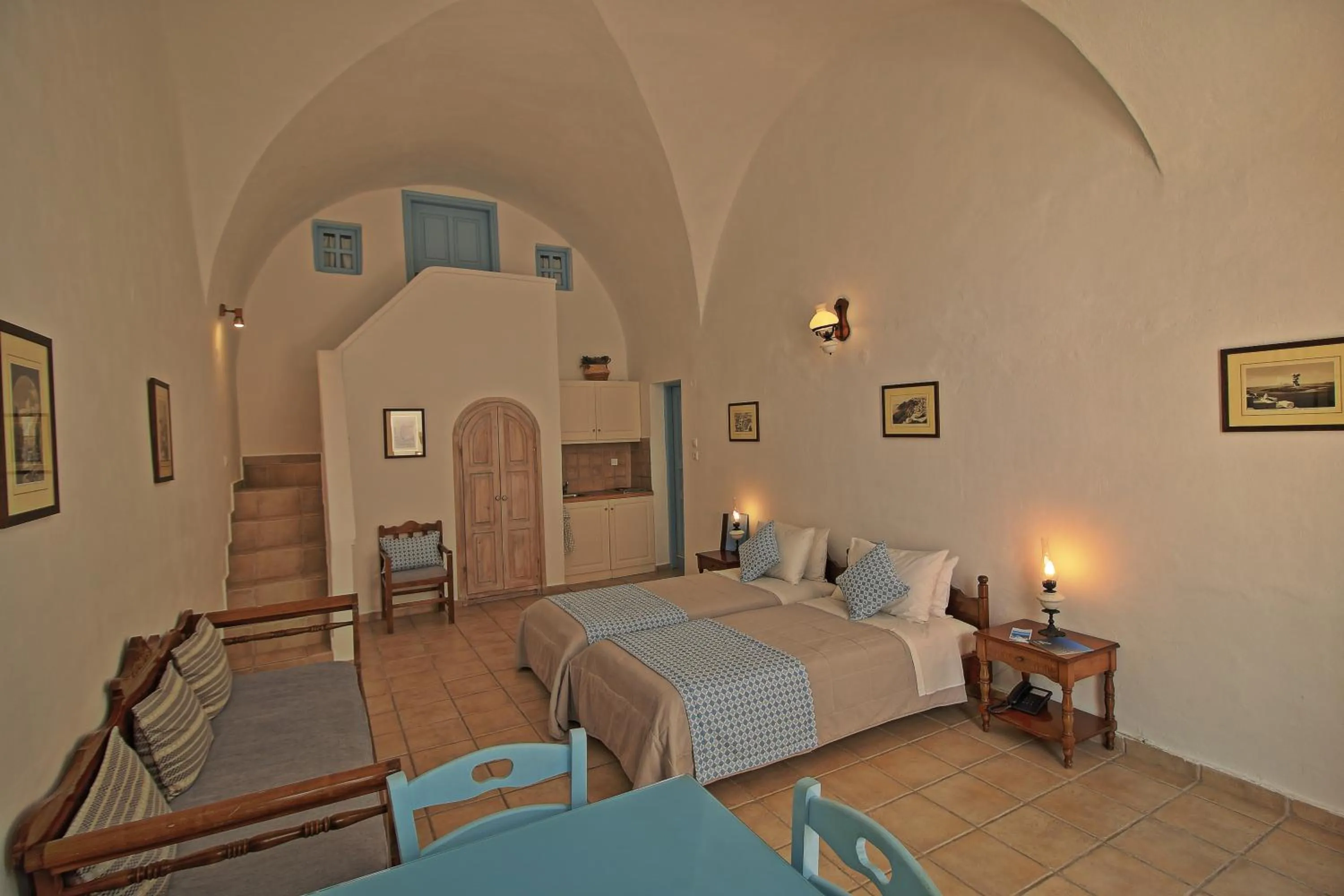 Photo of the whole room, Bed in Aethrio Sunset Village - Oia