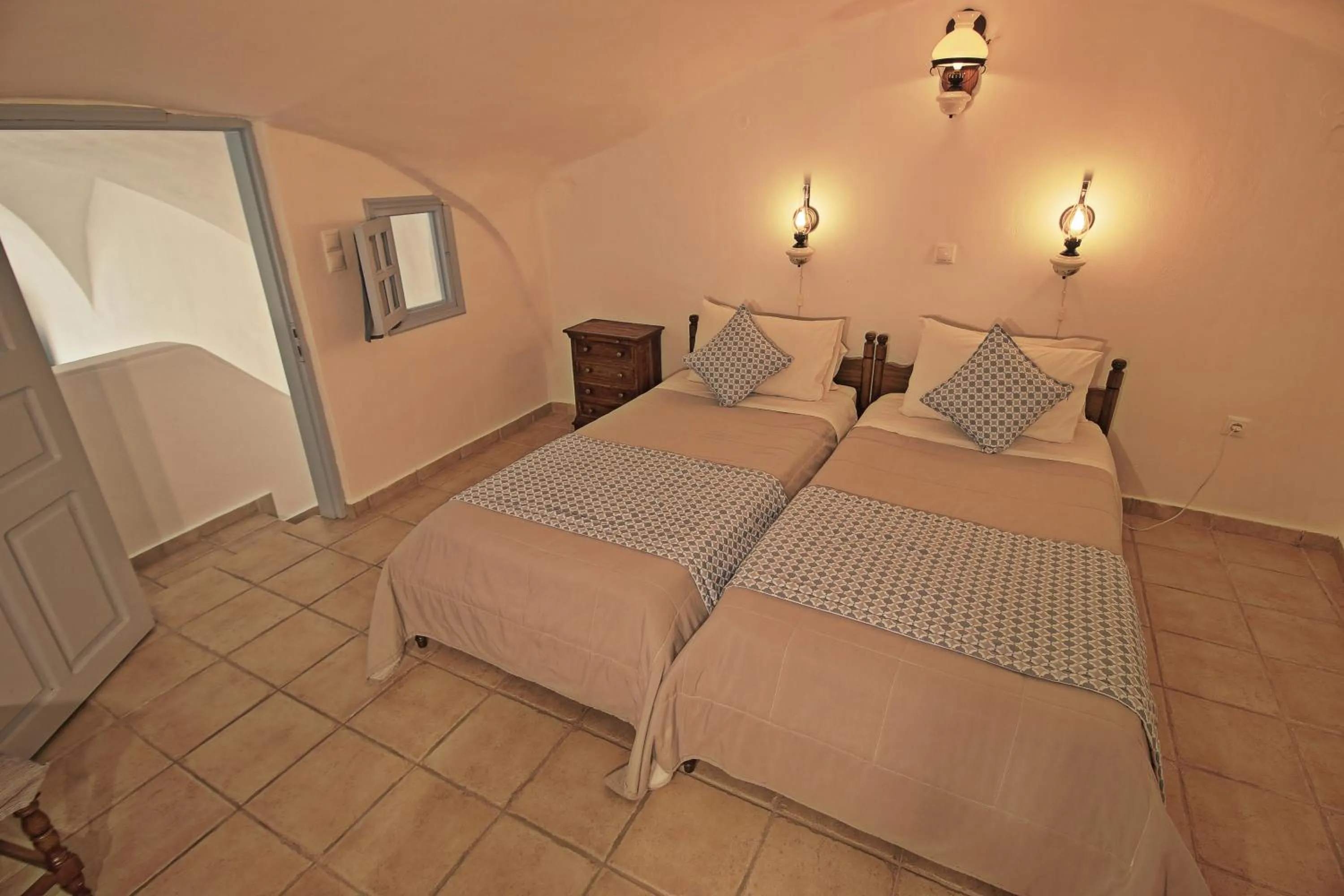 Bedroom, Bed in Aethrio Sunset Village - Oia