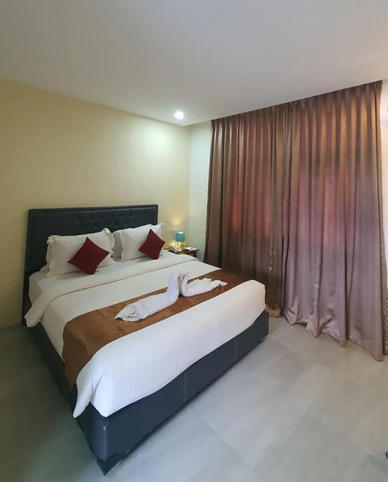 Deluxe Double Room in Grand Mahoni Hotel Deluxe Double Room in Grand Mahoni Hotel